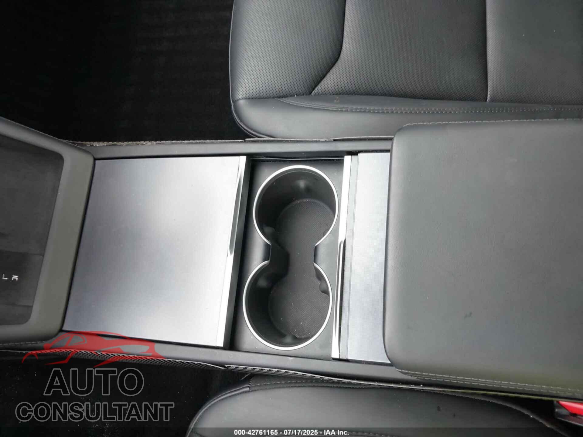 TESLA MODEL 3 2024 - 5YJ3E1EA0RF749840