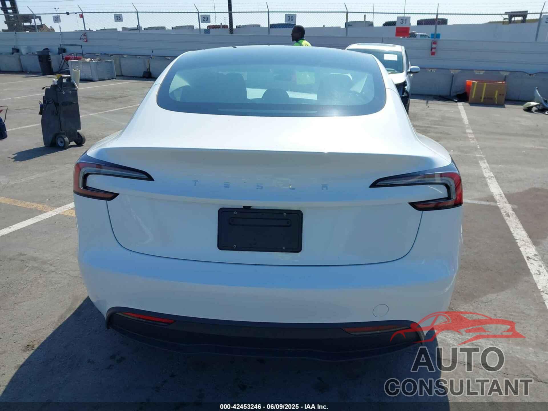 TESLA MODEL 3 2025 - 5YJ3E1EA4SF903567