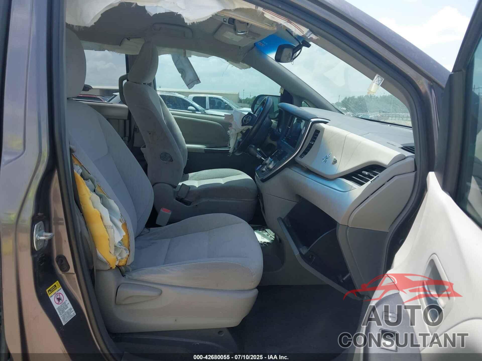 TOYOTA SIENNA 2015 - 5TDKK3DC0FS689388