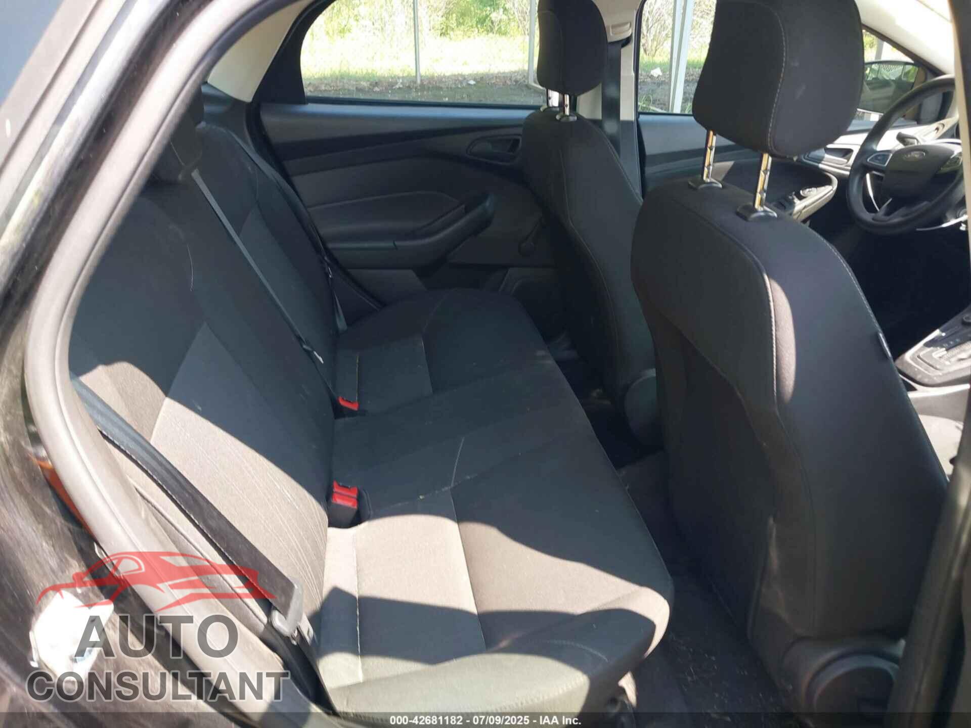 FORD FOCUS 2017 - 1FADP3E22HL307064