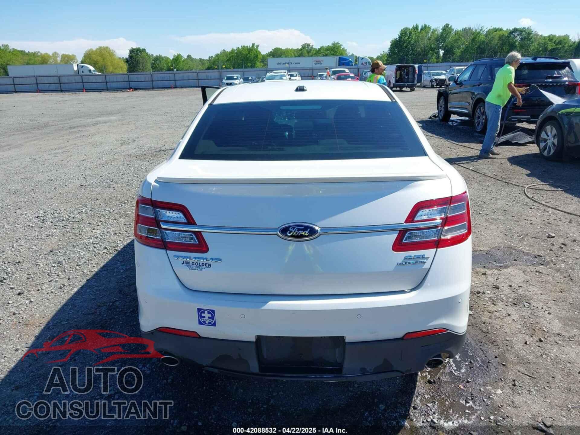 FORD TAURUS 2013 - 1FAHP2E80DG179961