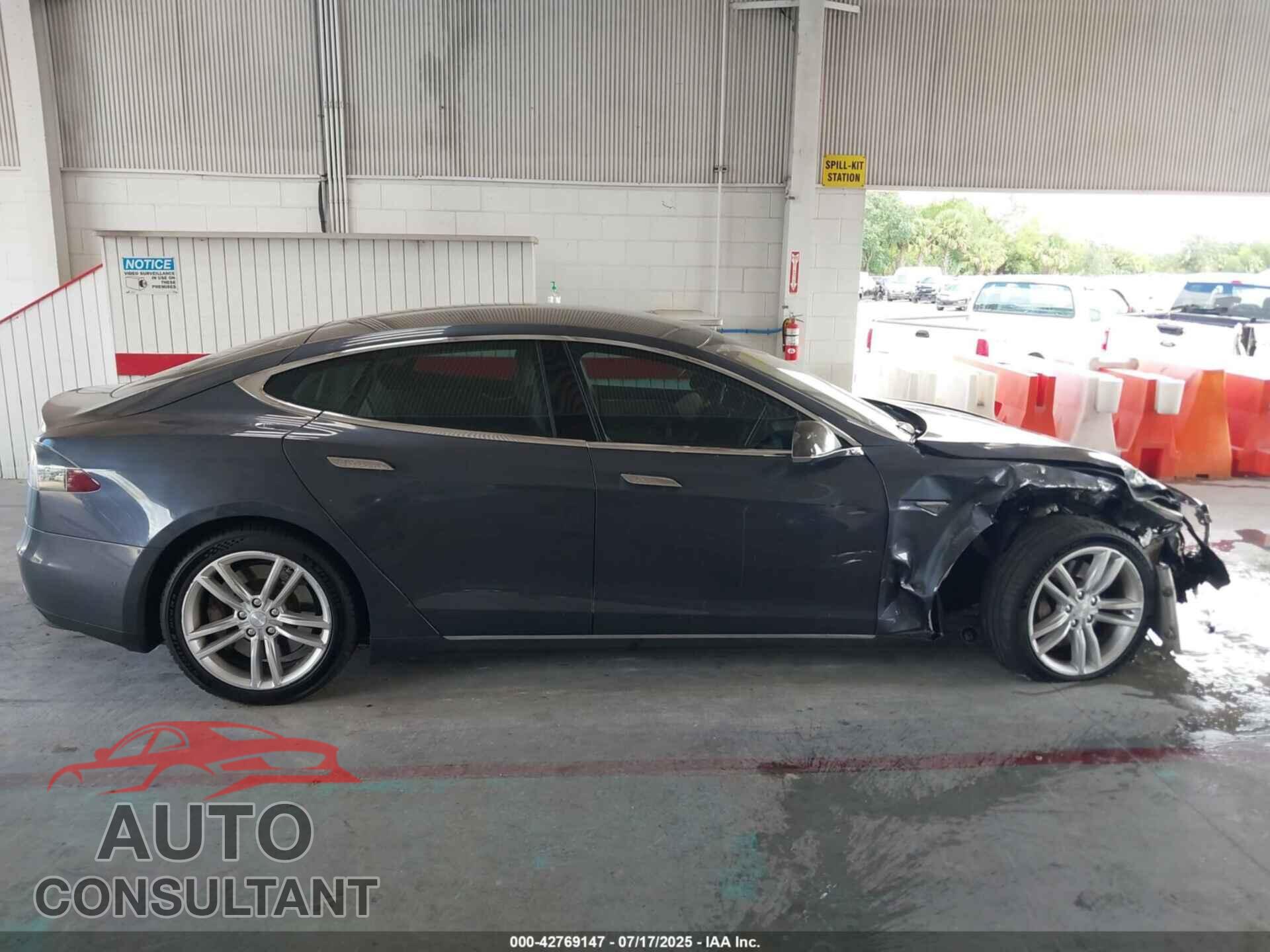 TESLA MODEL S 2015 - 5YJSA1S12FF100404
