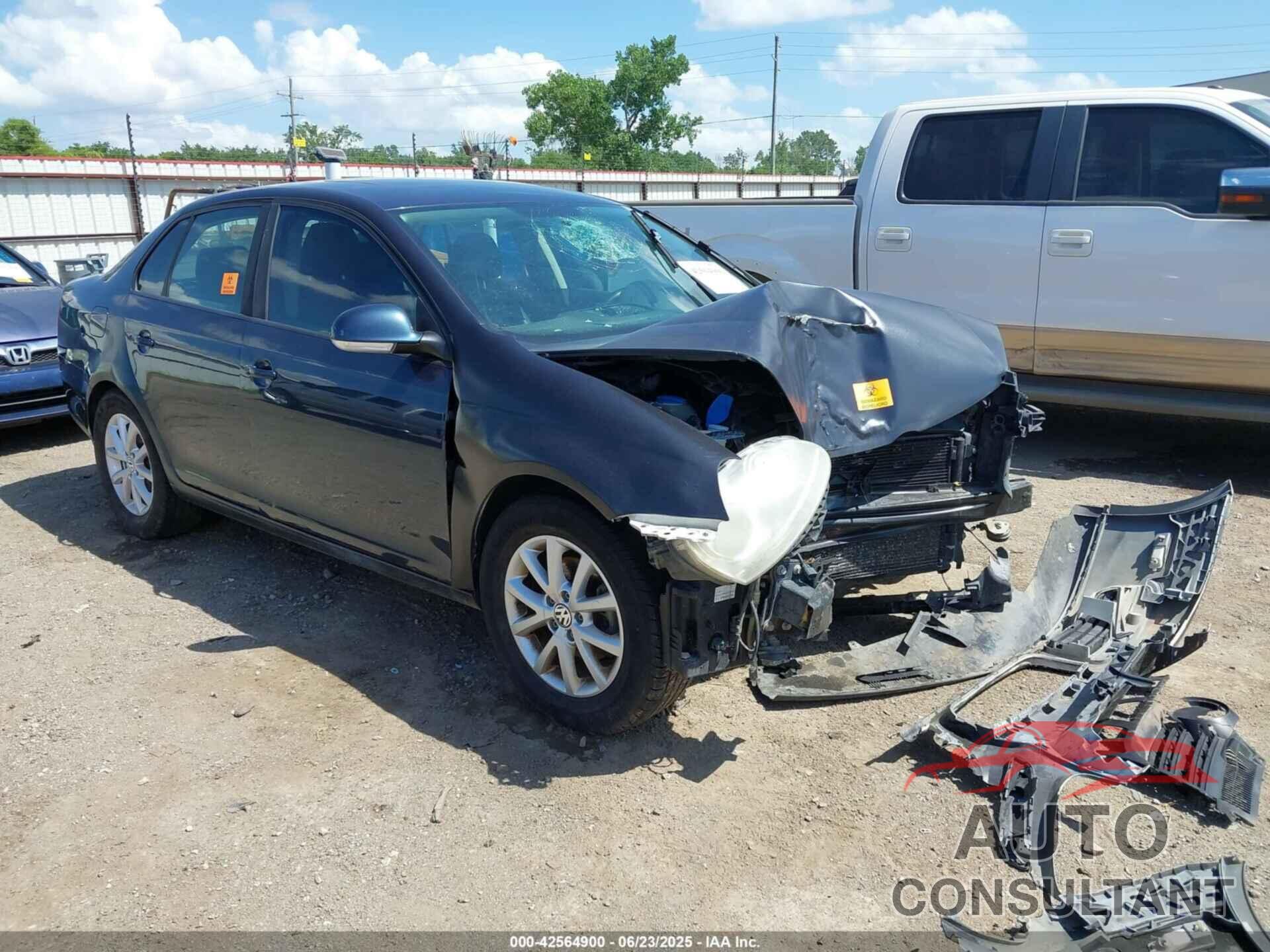 VOLKSWAGEN JETTA 2010 - 3VWRX7AJ9AM037465