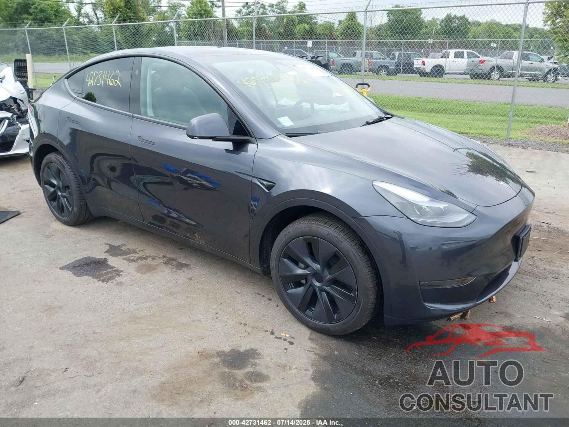 TESLA MODEL Y 2025 - 7SAYGDED8SA371901