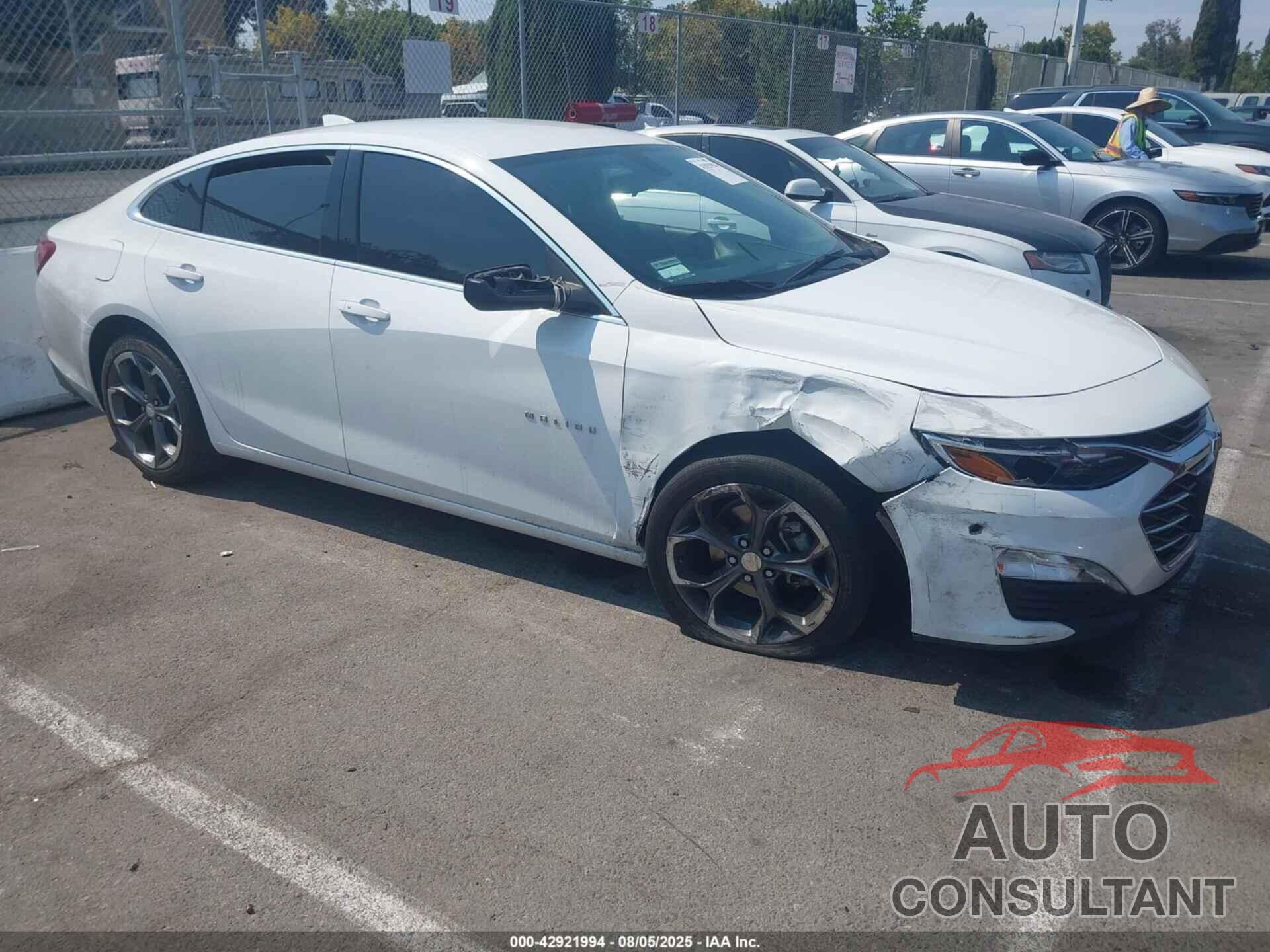 CHEVROLET MALIBU 2021 - 1G1ZD5ST2MF018253