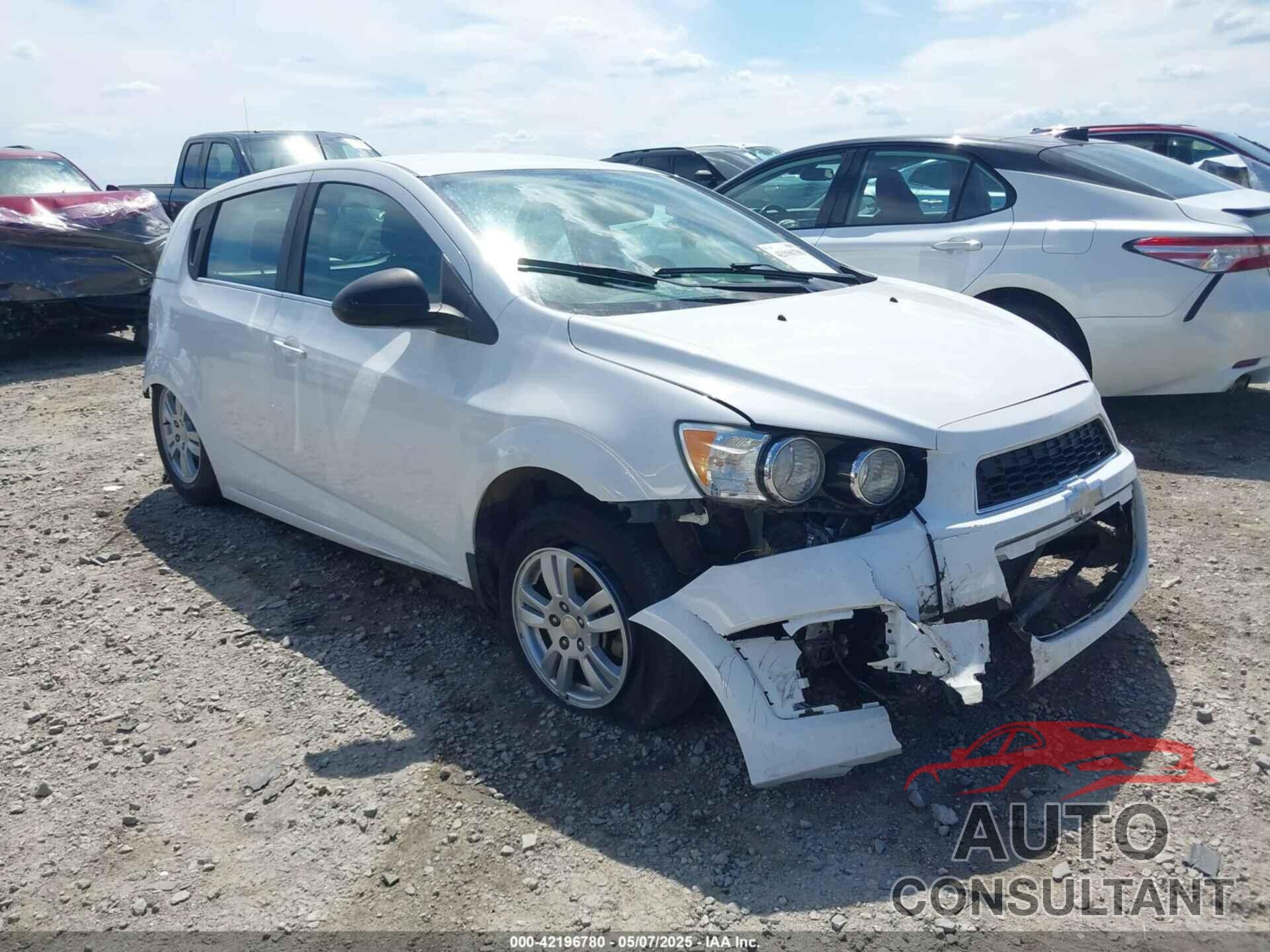 CHEVROLET SONIC 2016 - 1G1JC6SH2G4106723