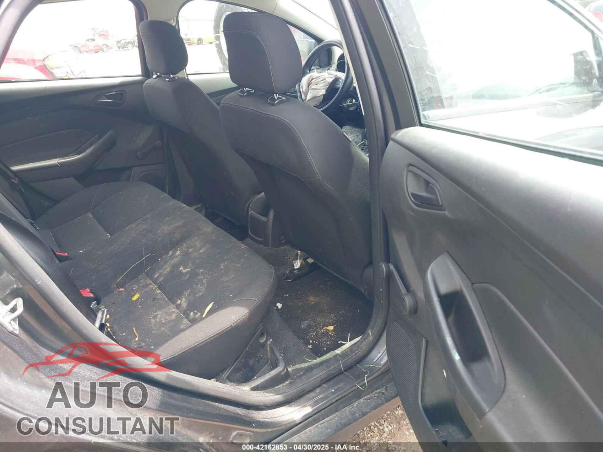 FORD FOCUS 2018 - 1FADP3E26JL239132