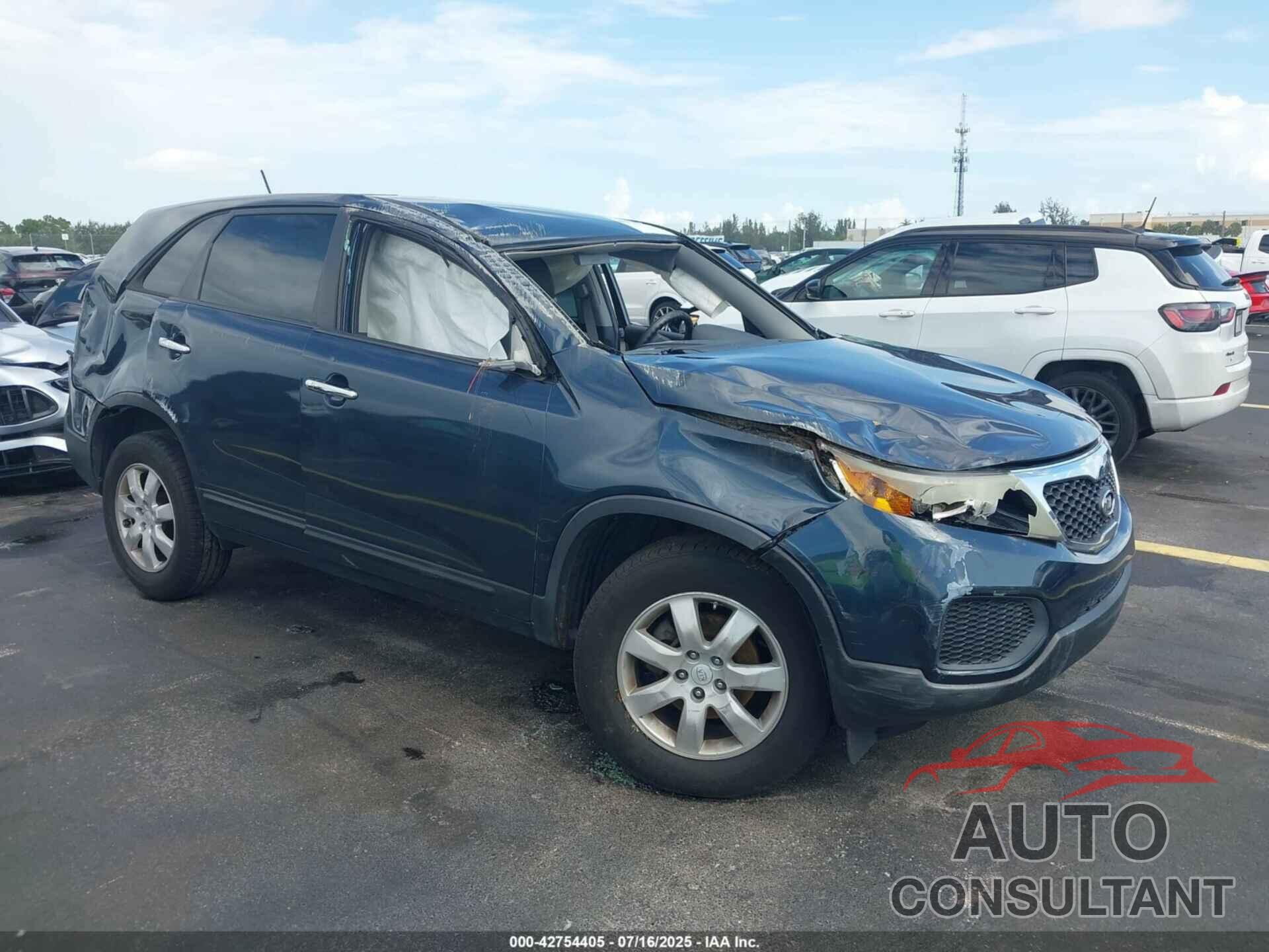 KIA SORENTO 2011 - 5XYKT3A18BG112907