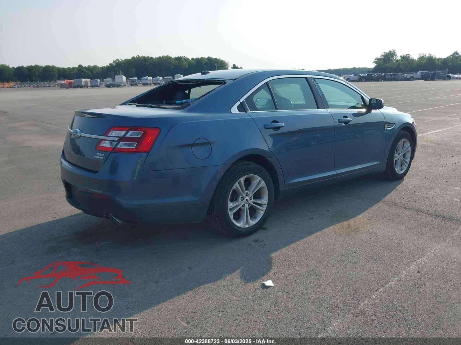 FORD TAURUS 2018 - 1FAHP2E82JG130983