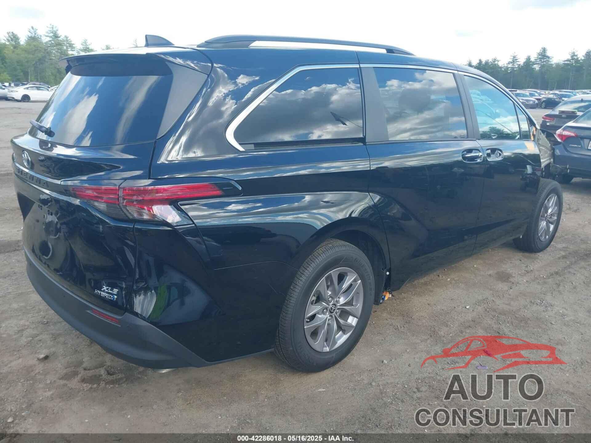 TOYOTA SIENNA 2022 - 5TDYSKFC2NS042734