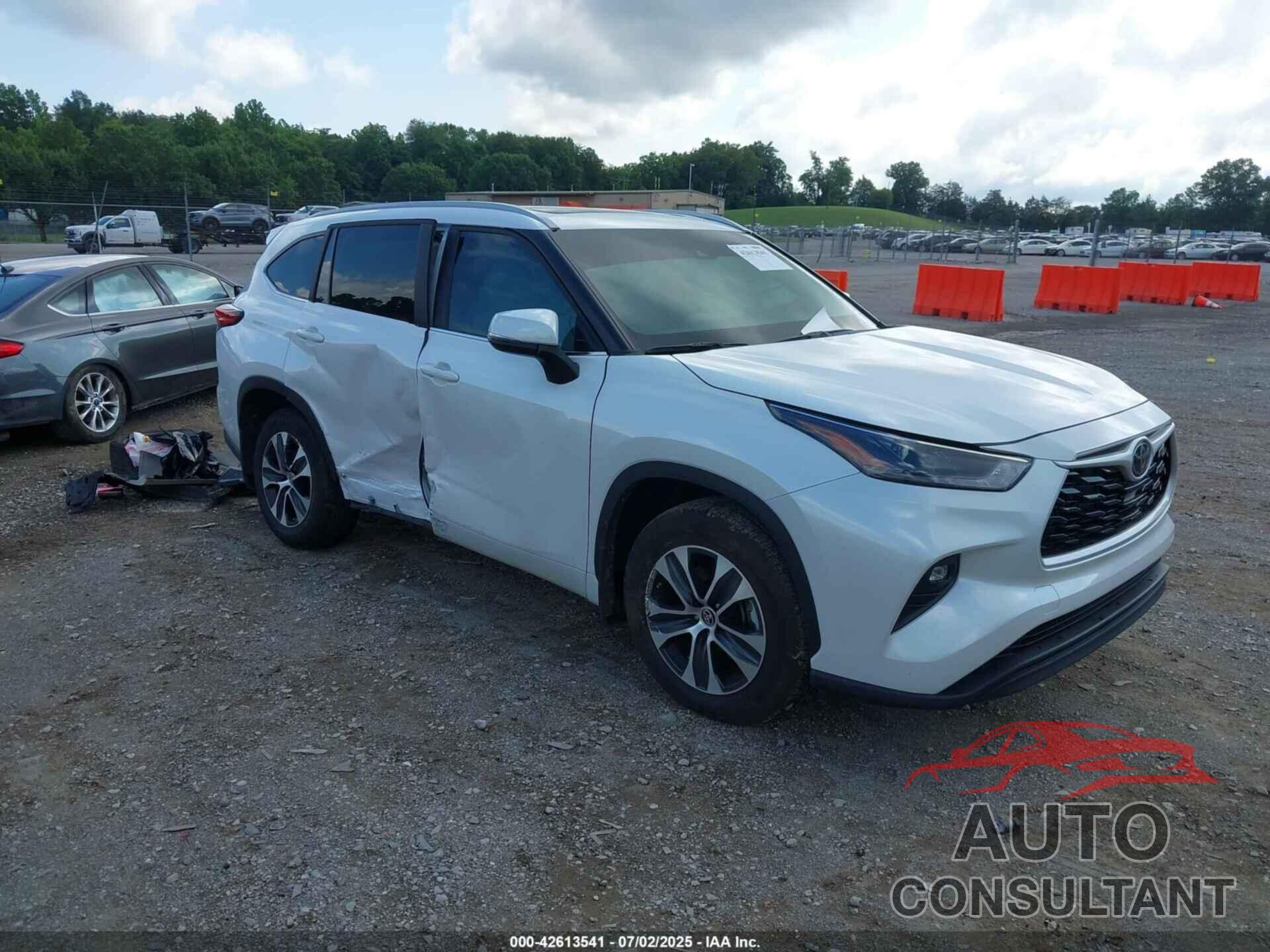 TOYOTA HIGHLANDER 2023 - 5TDKDRBH8PS521866