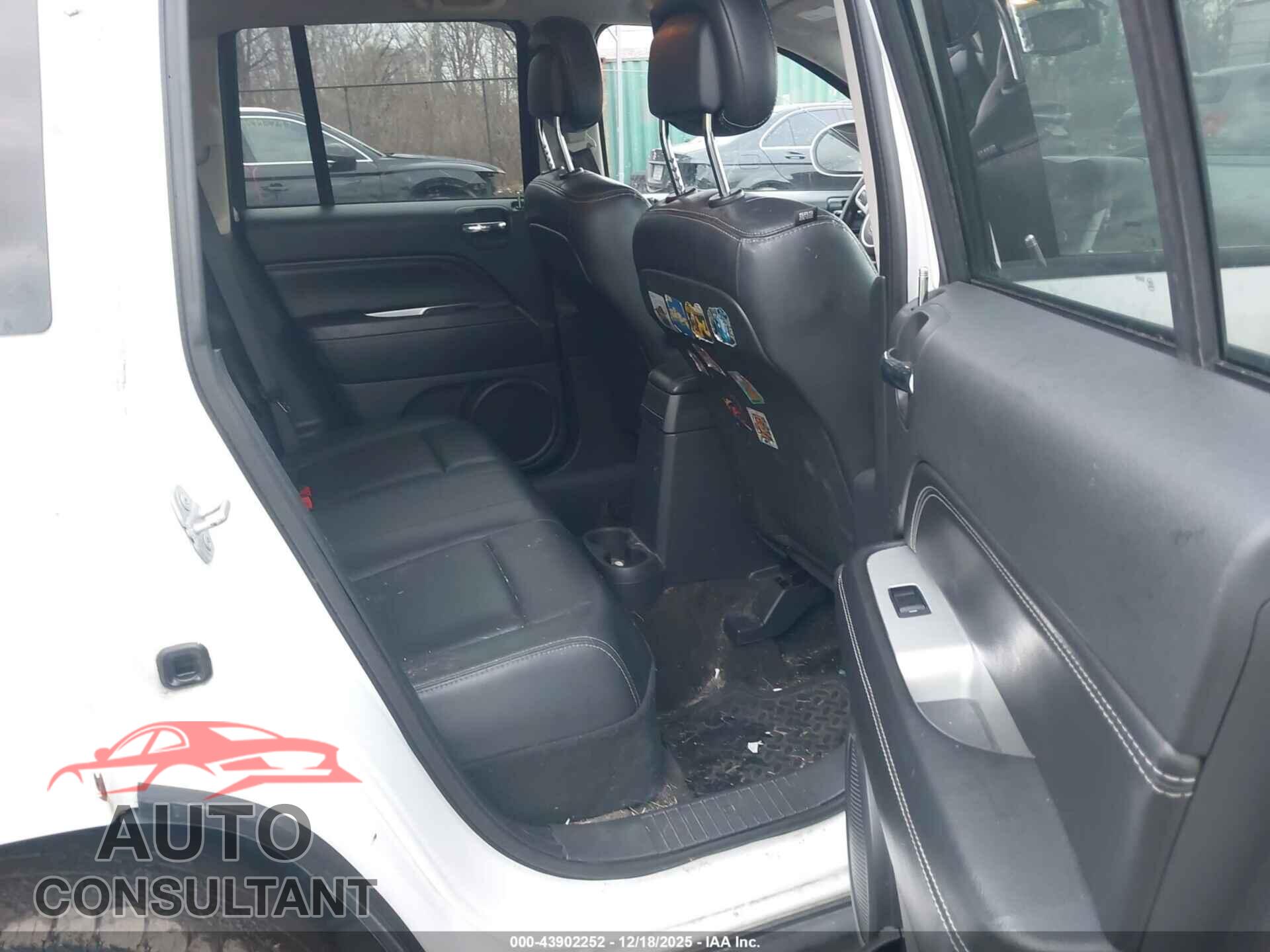 JEEP COMPASS 2015 - 1C4NJCEA2FD413836