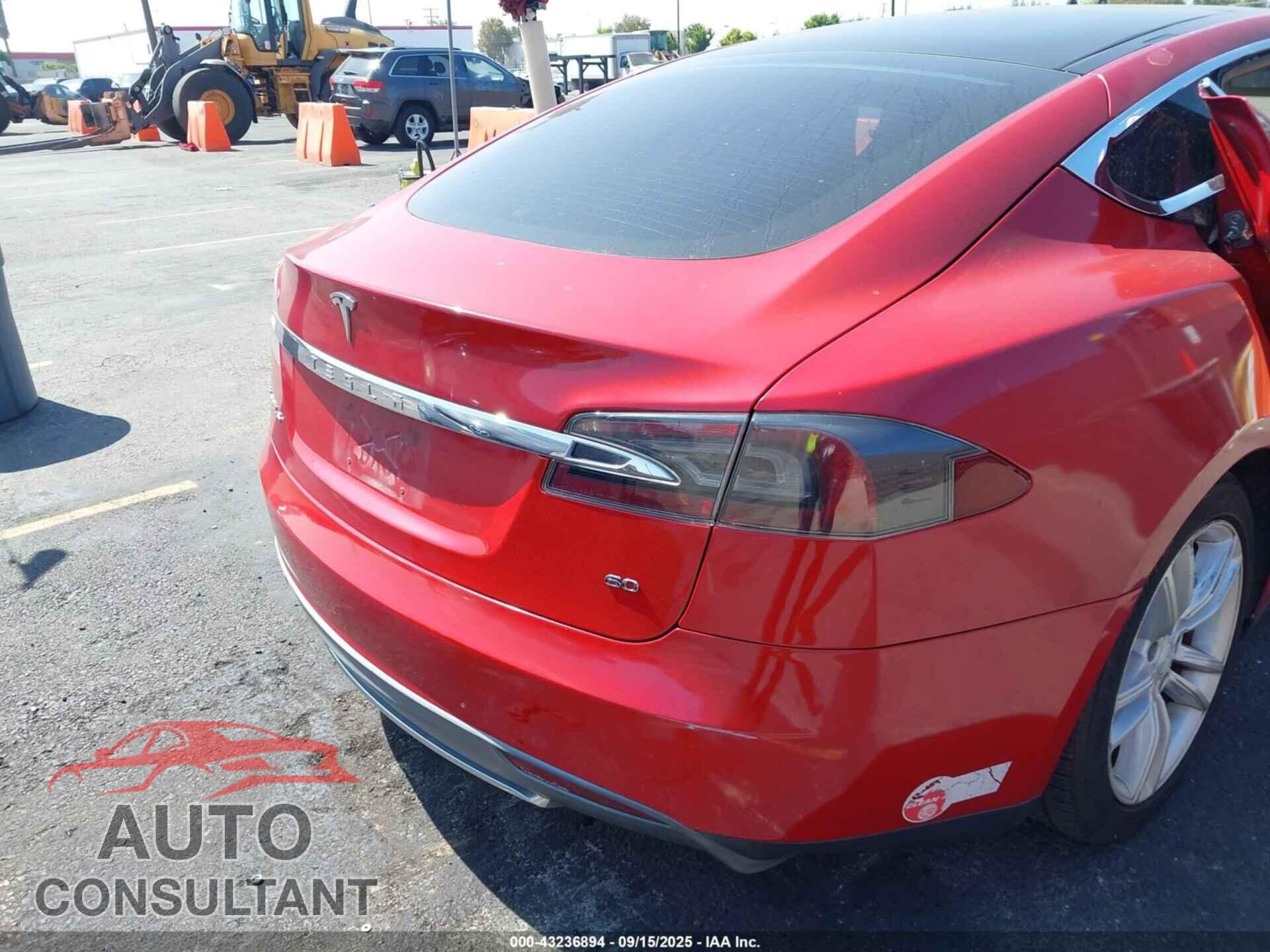 TESLA MODEL S 2013 - 5YJSA1CG1DFP21908