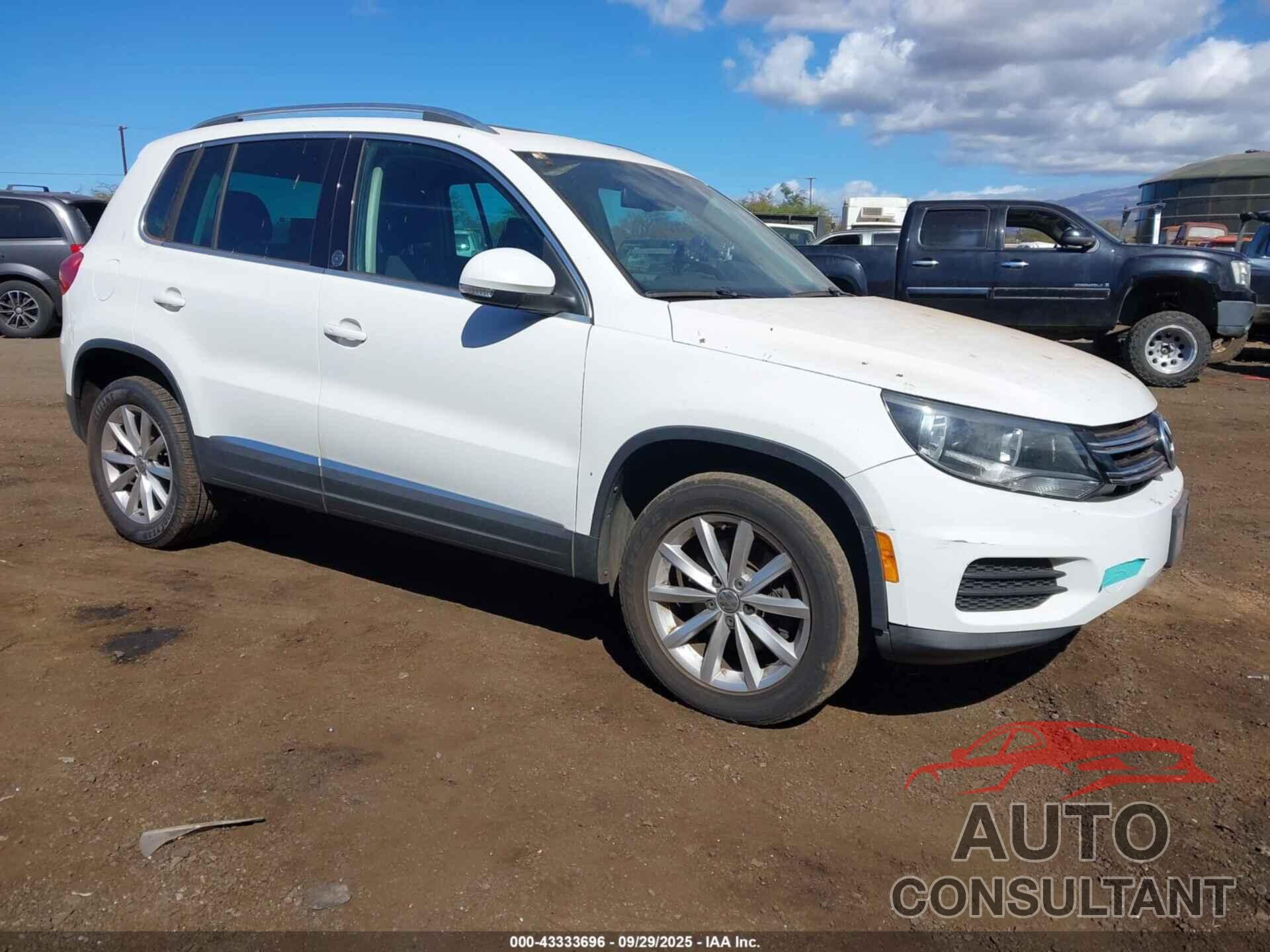 VOLKSWAGEN TIGUAN 2017 - WVGRV7AX8HK002829