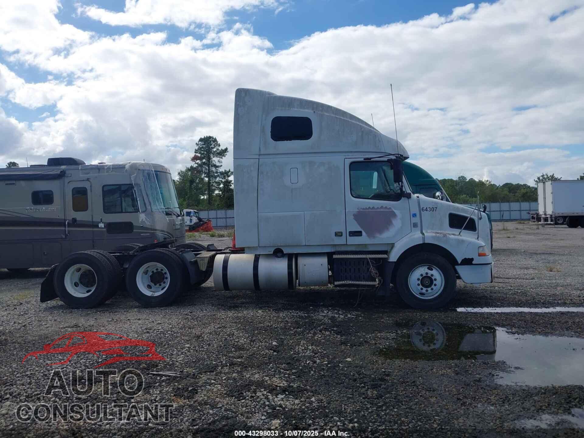 VOLVO VN 2014 - 4V4MC9EH9EN176703