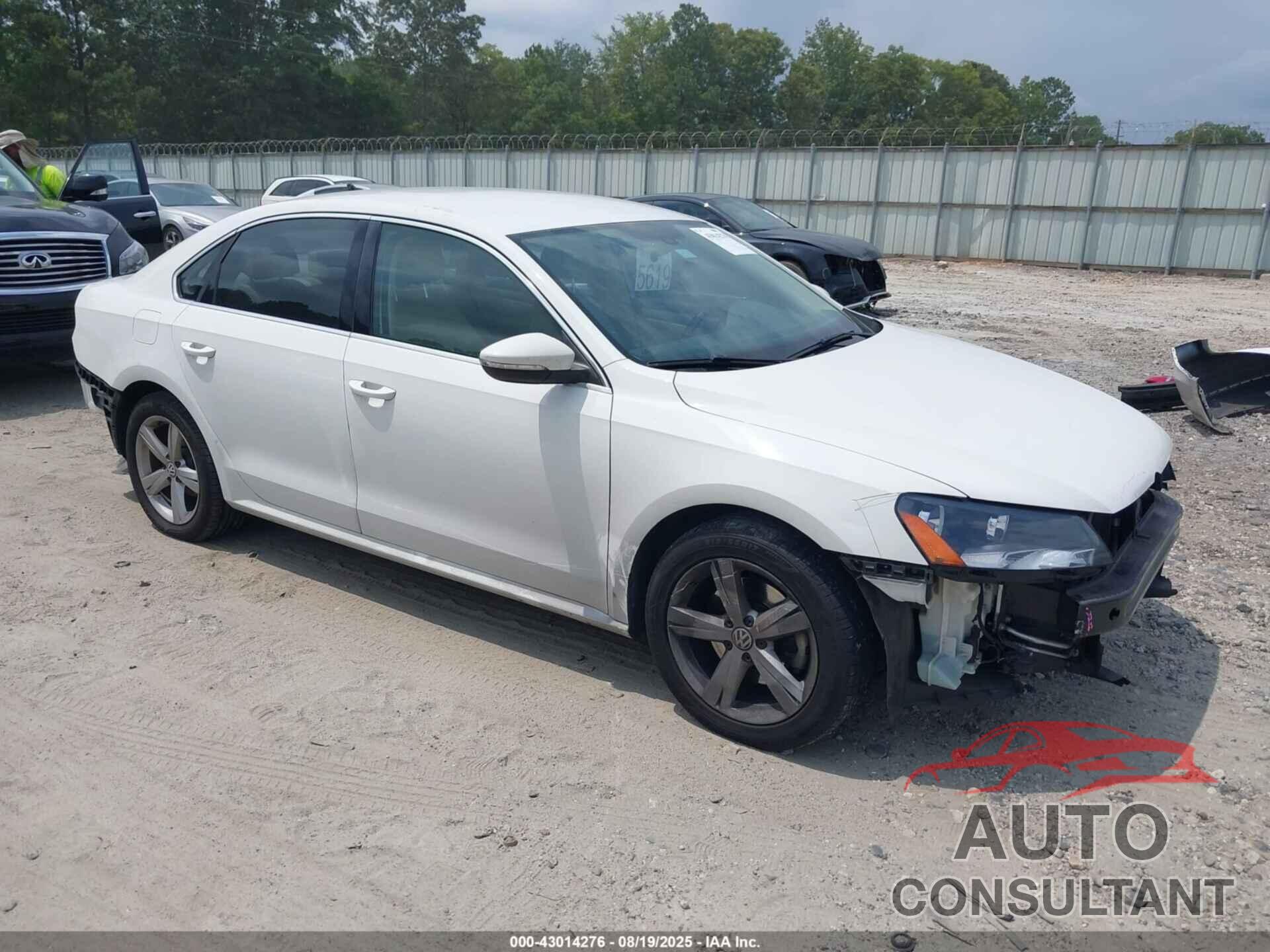 VOLKSWAGEN PASSAT 2012 - 1VWBH7A34CC083810