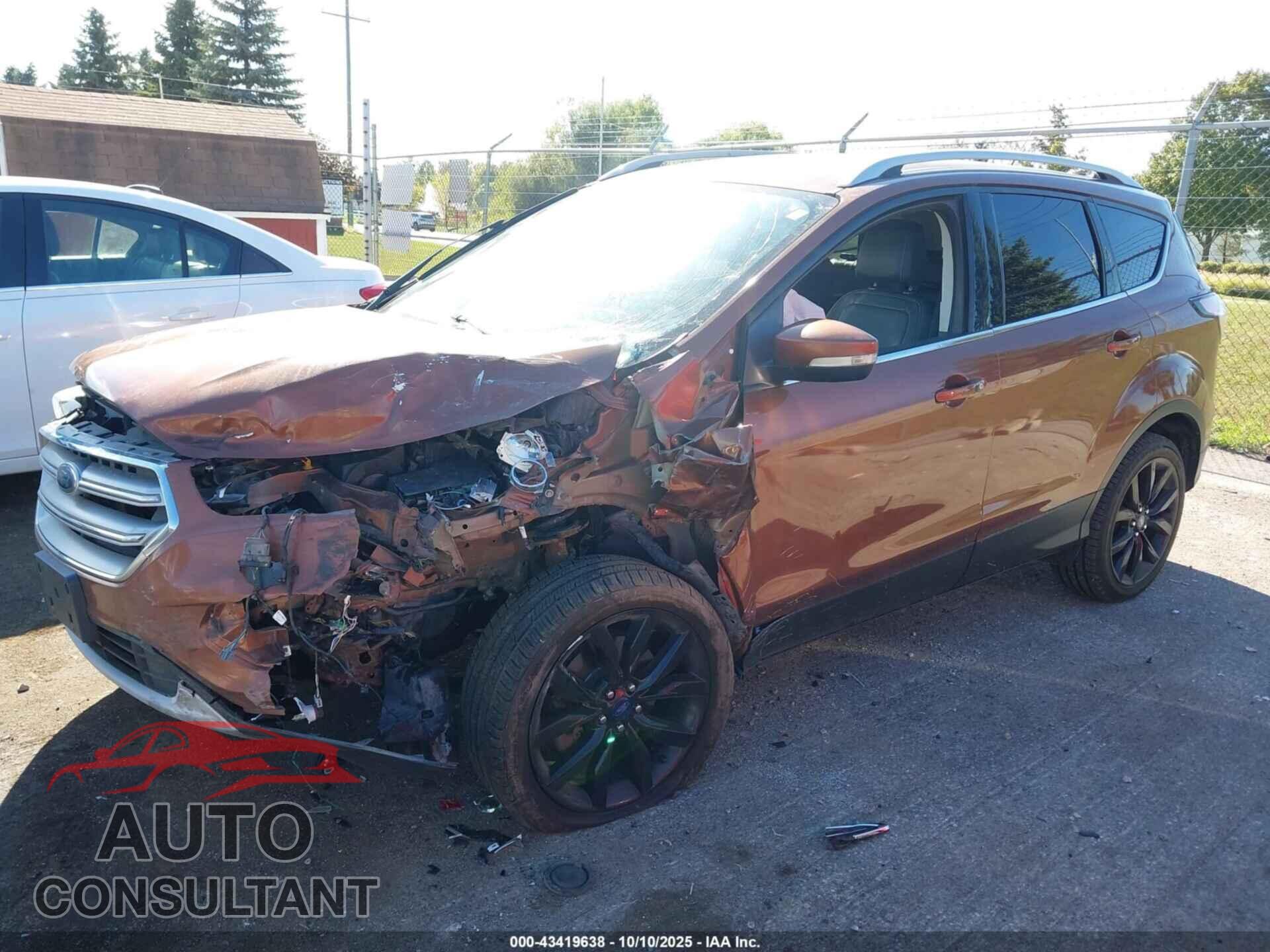 FORD ESCAPE 2017 - 1FMCU9JD2HUB13472