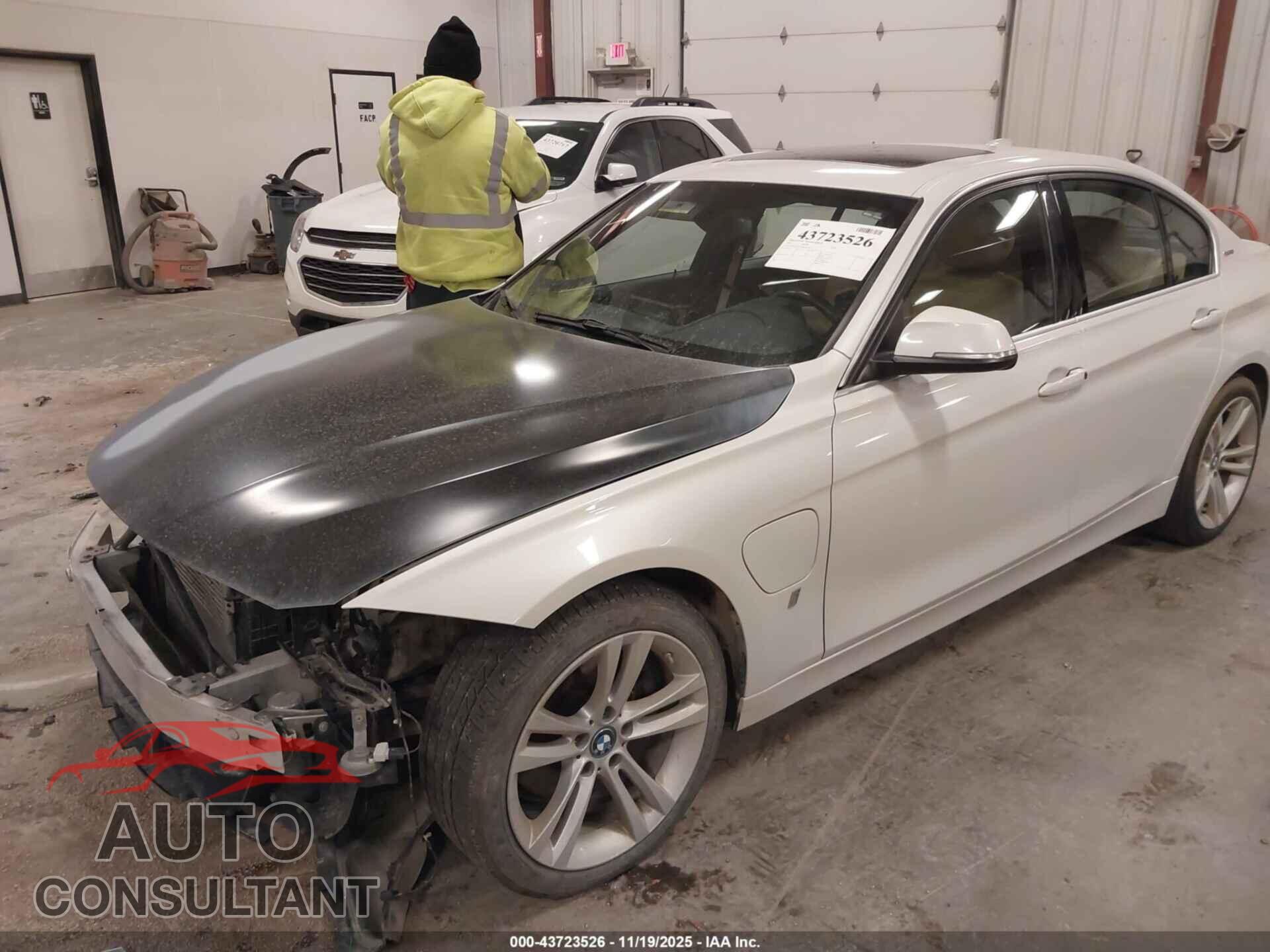 BMW 330E 2017 - WBA8E1C52HK480220