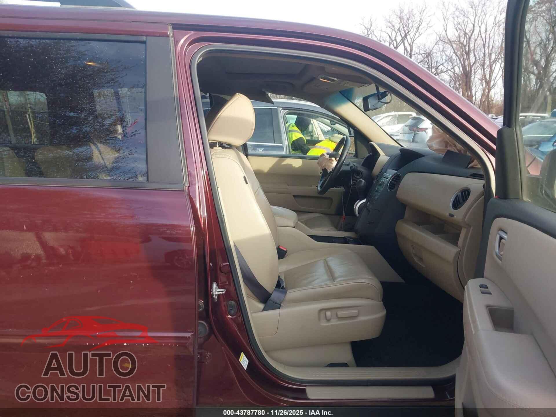HONDA PILOT 2011 - 5FNYF4H5XBB049090