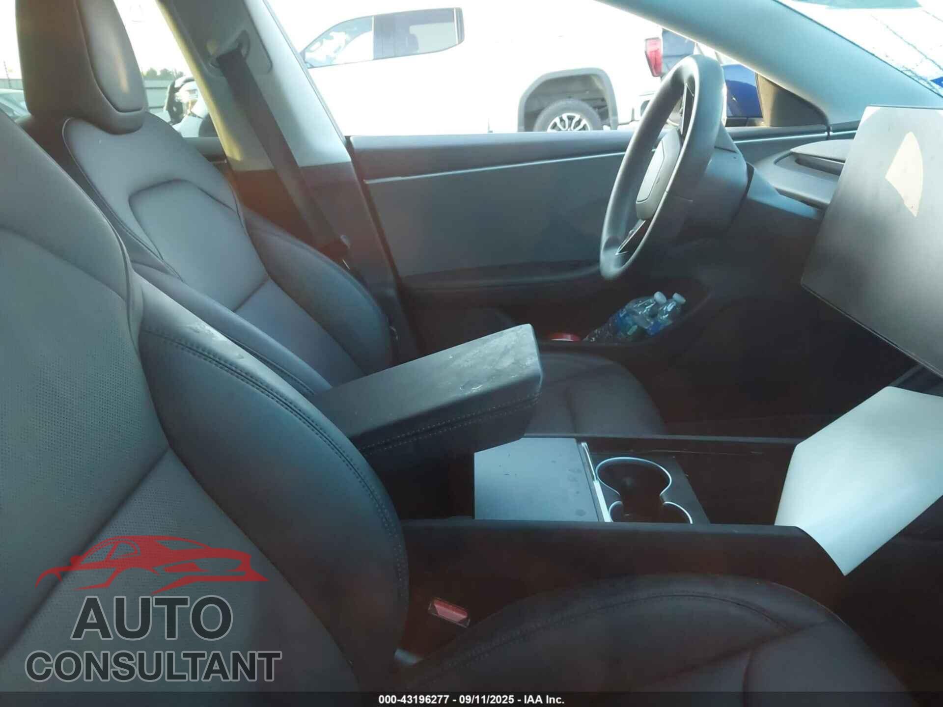 TESLA MODEL 3 2025 - 5YJ3E1EA7SF879247