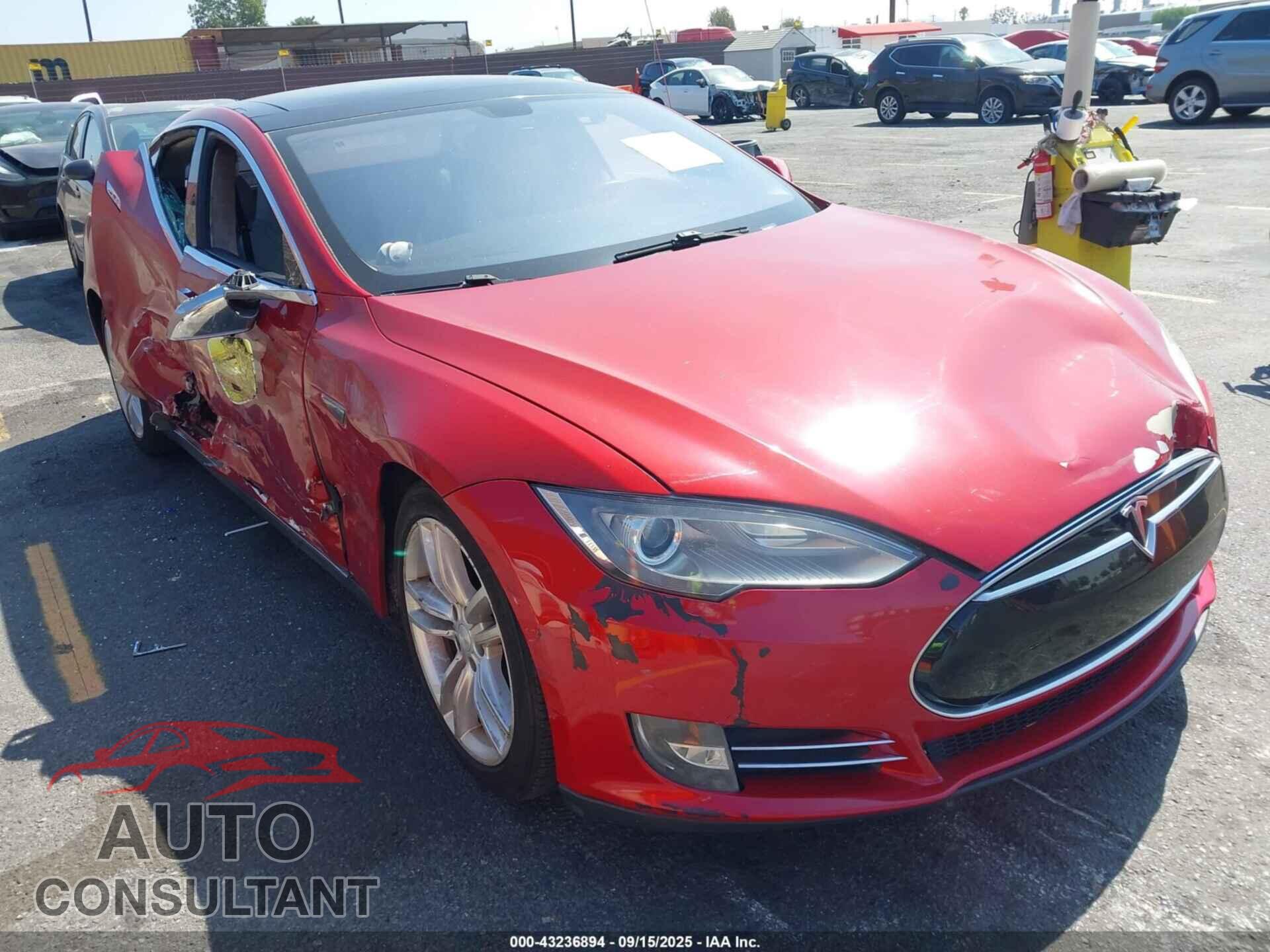 TESLA MODEL S 2013 - 5YJSA1CG1DFP21908