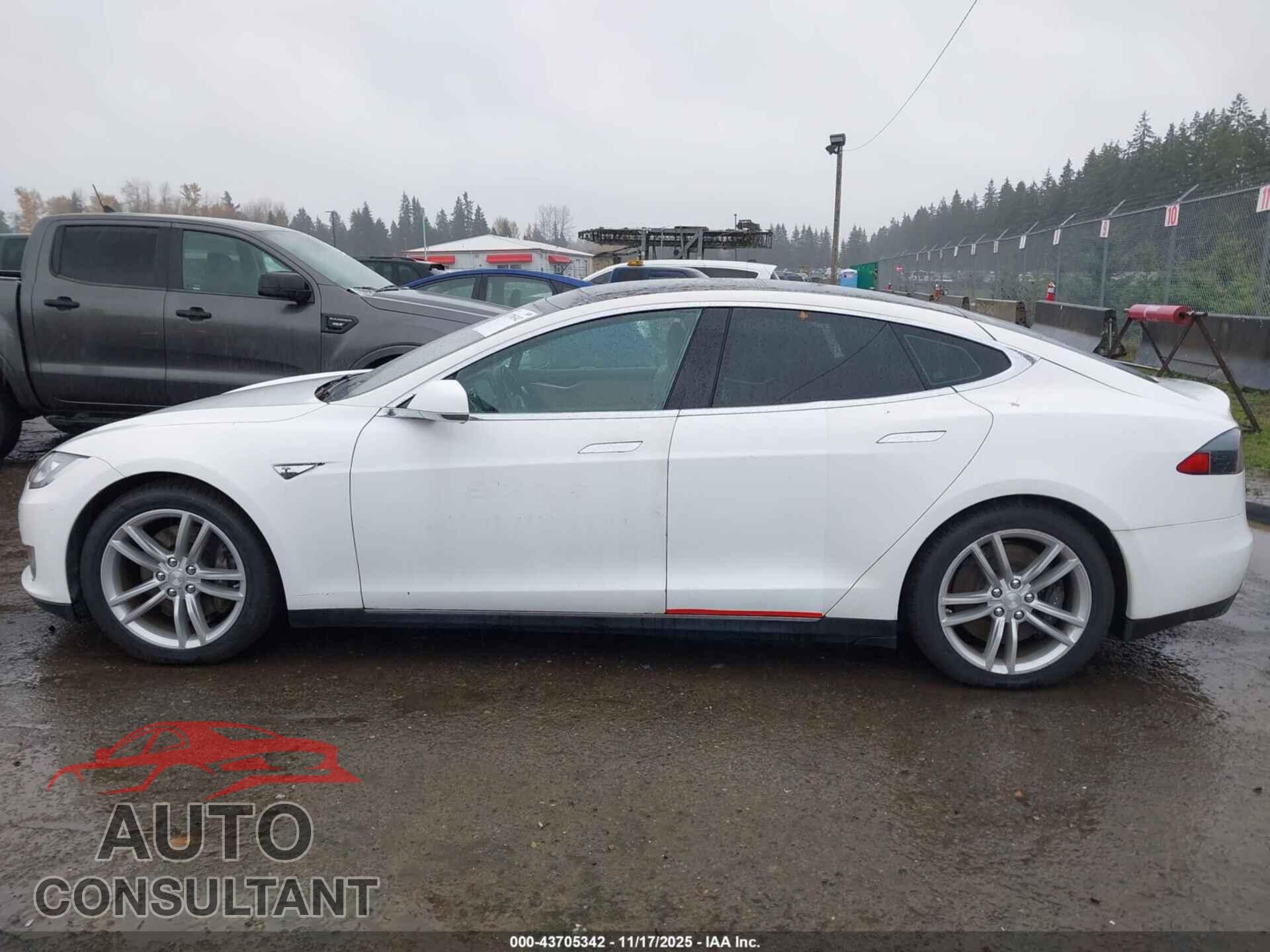 TESLA MODEL S 2012 - 5YJSA1CN8CFP01961