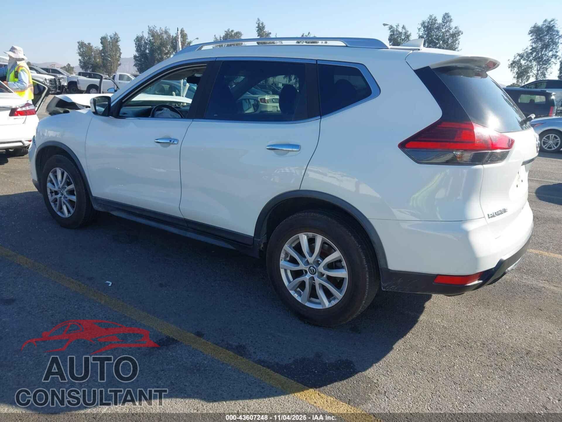 NISSAN ROGUE 2017 - KNMAT2MT5HP588847