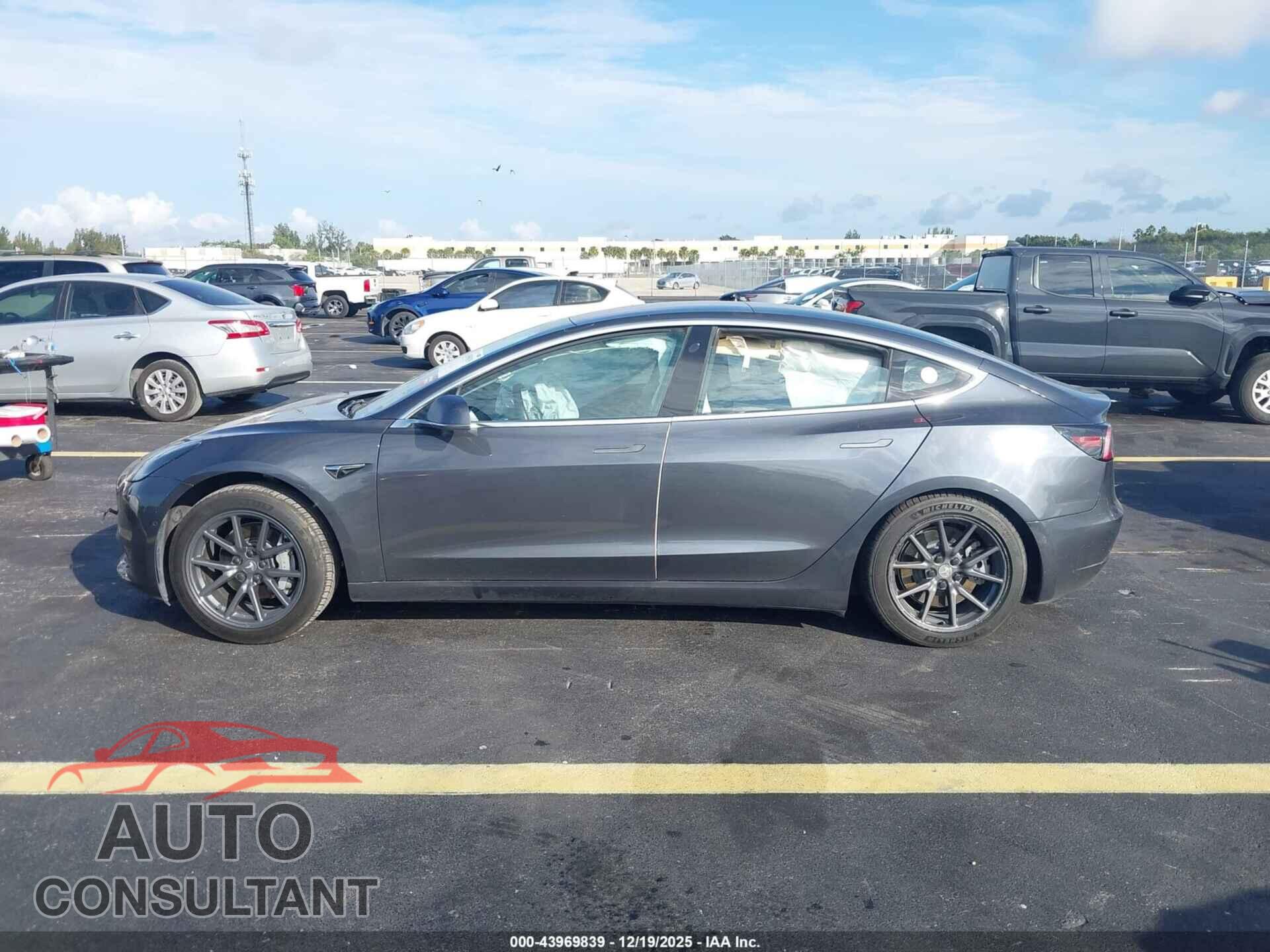 TESLA MODEL 3 2018 - 5YJ3E1EA7JF026779
