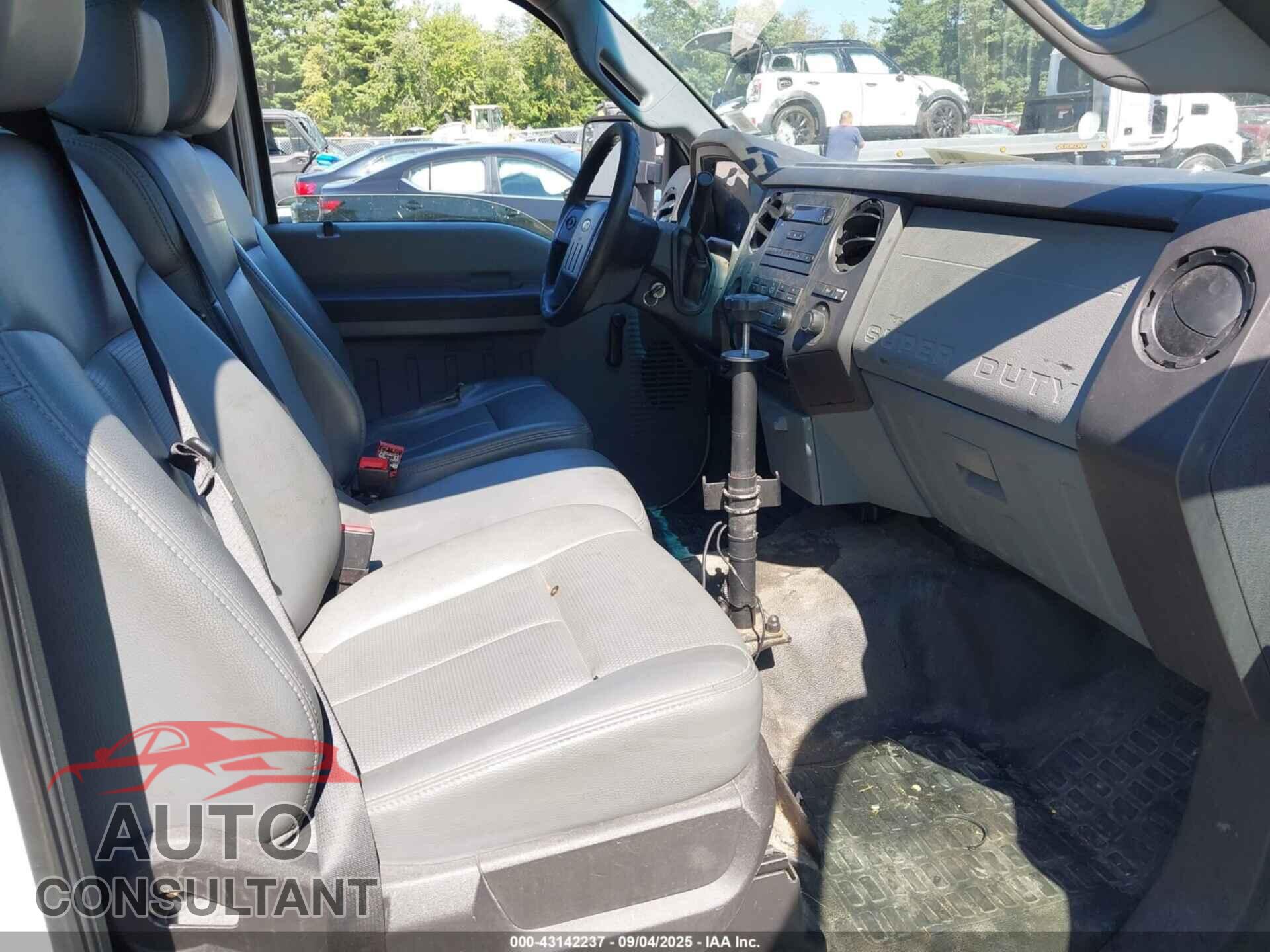 FORD F-350 2011 - 1FTBF3A6XBEC07853