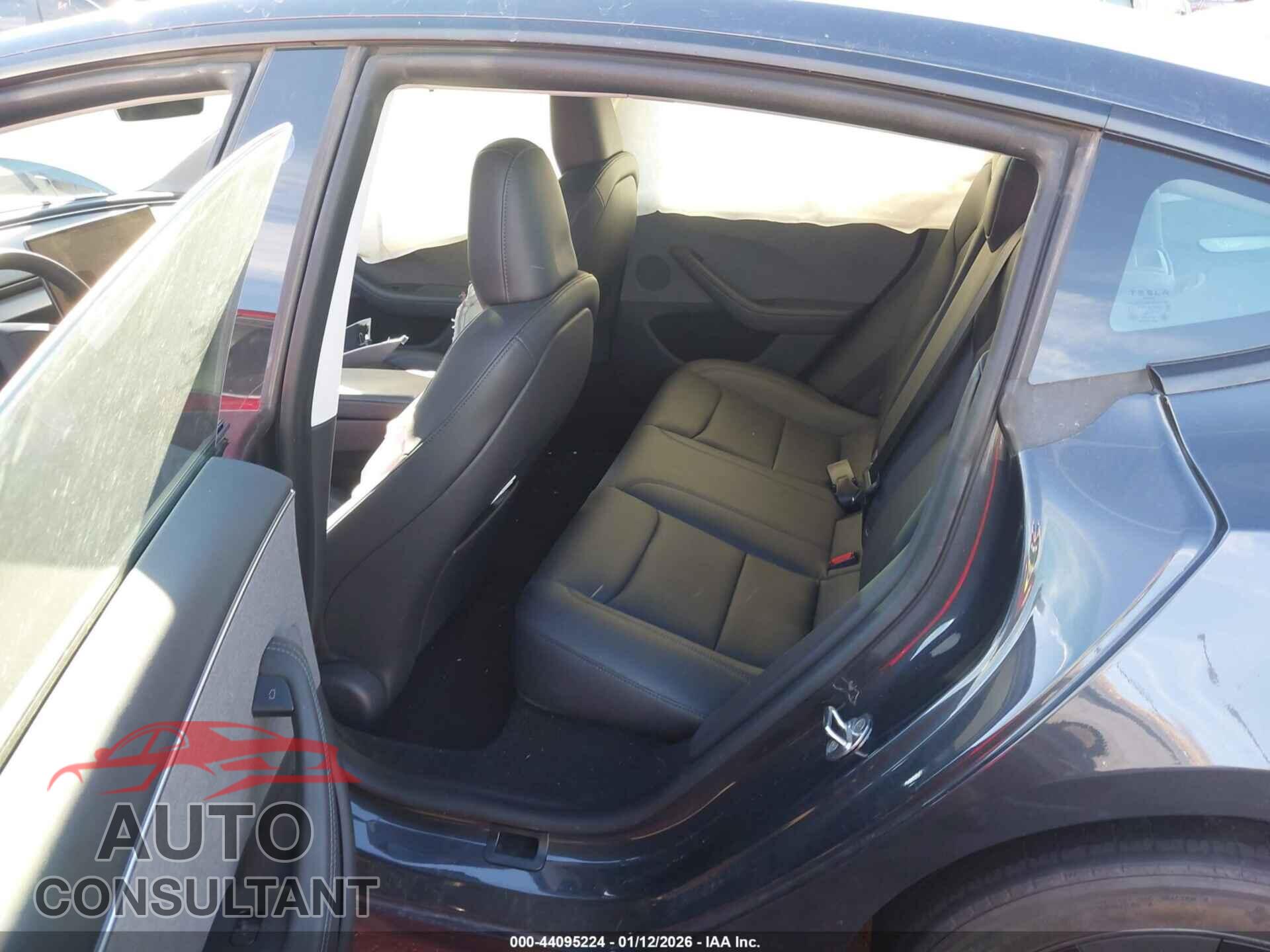 TESLA MODEL 3 2024 - 5YJ3E1EA0RF734903