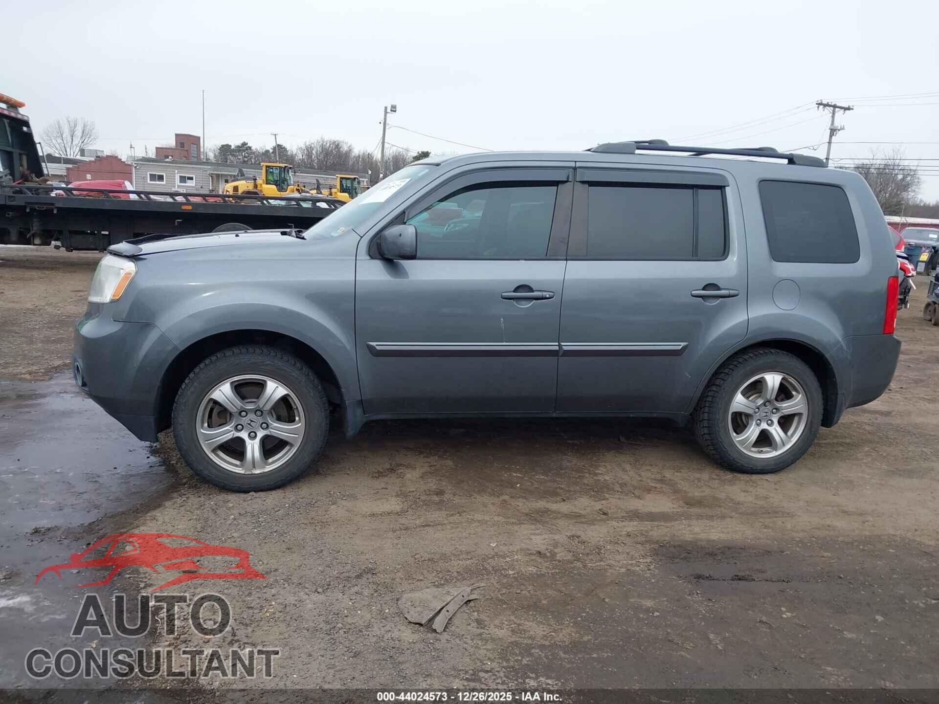 HONDA PILOT 2013 - 5FNYF4H45DB051985