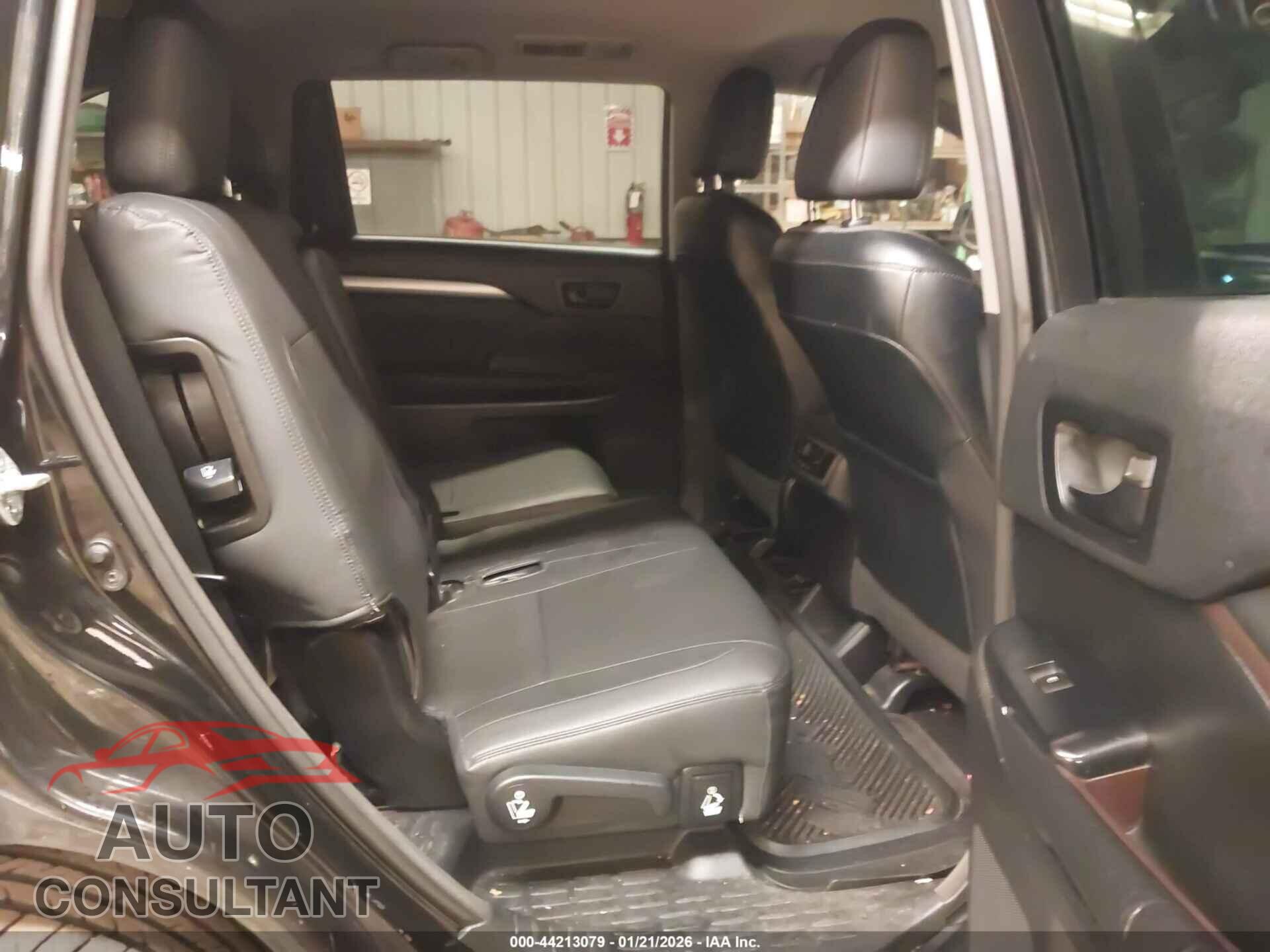 TOYOTA HIGHLANDER 2015 - 5TDBKRFH4FS200955