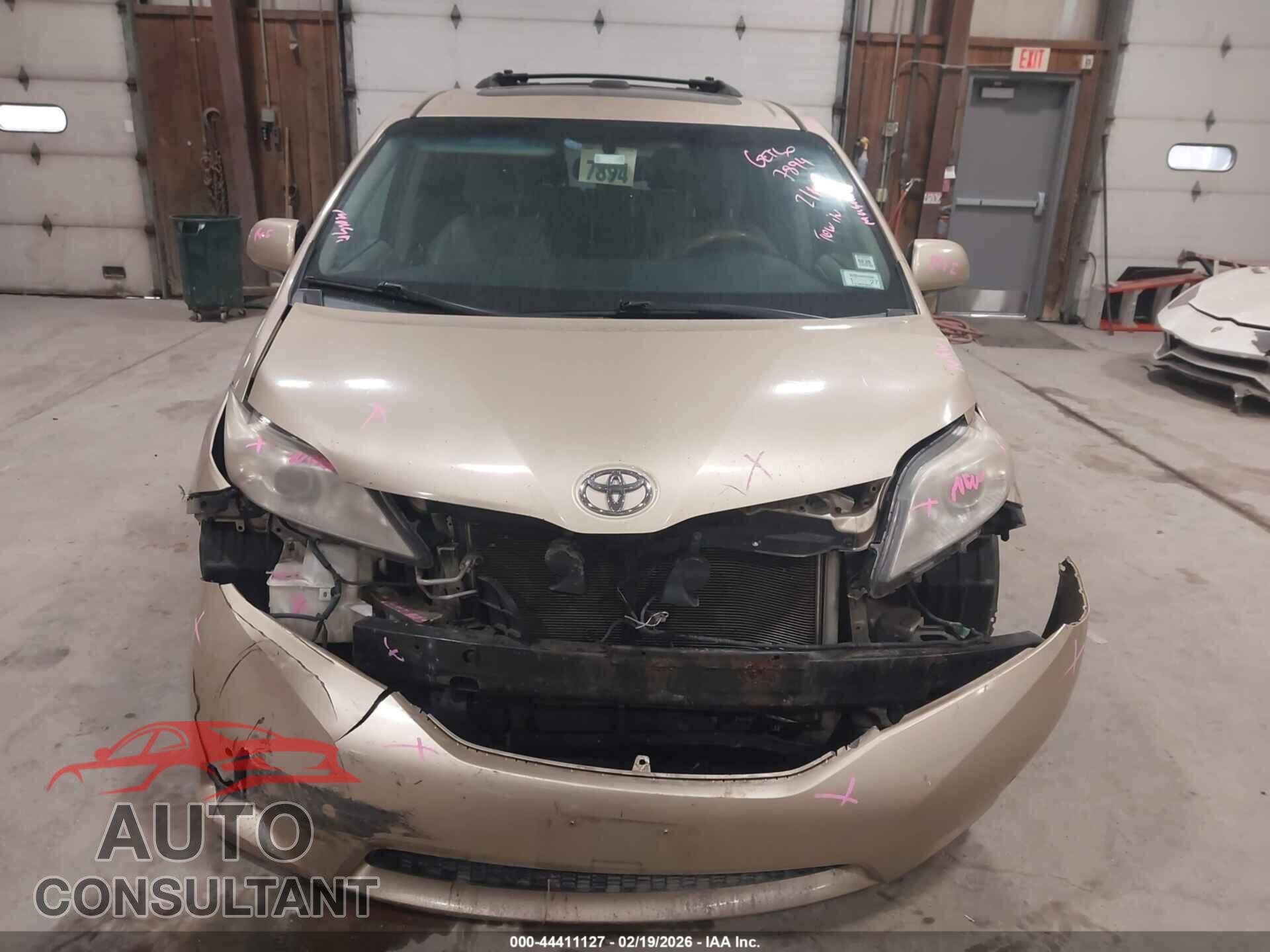 TOYOTA SIENNA 2011 - 5TDDK3DC6BS018021