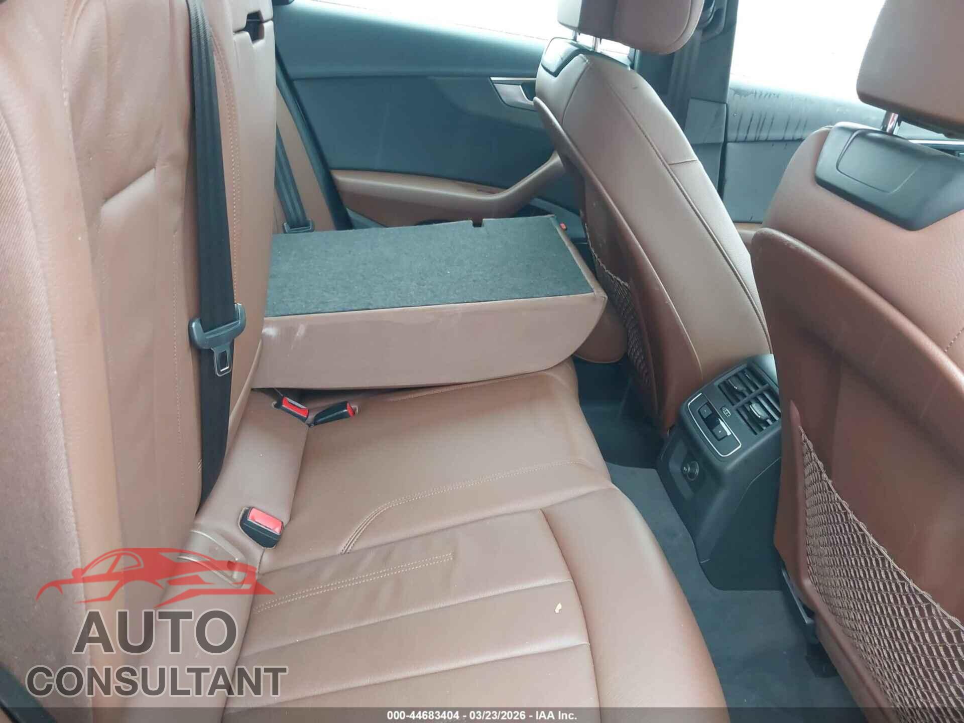 AUDI A4 2019 - WAUDNAF4XKA066164