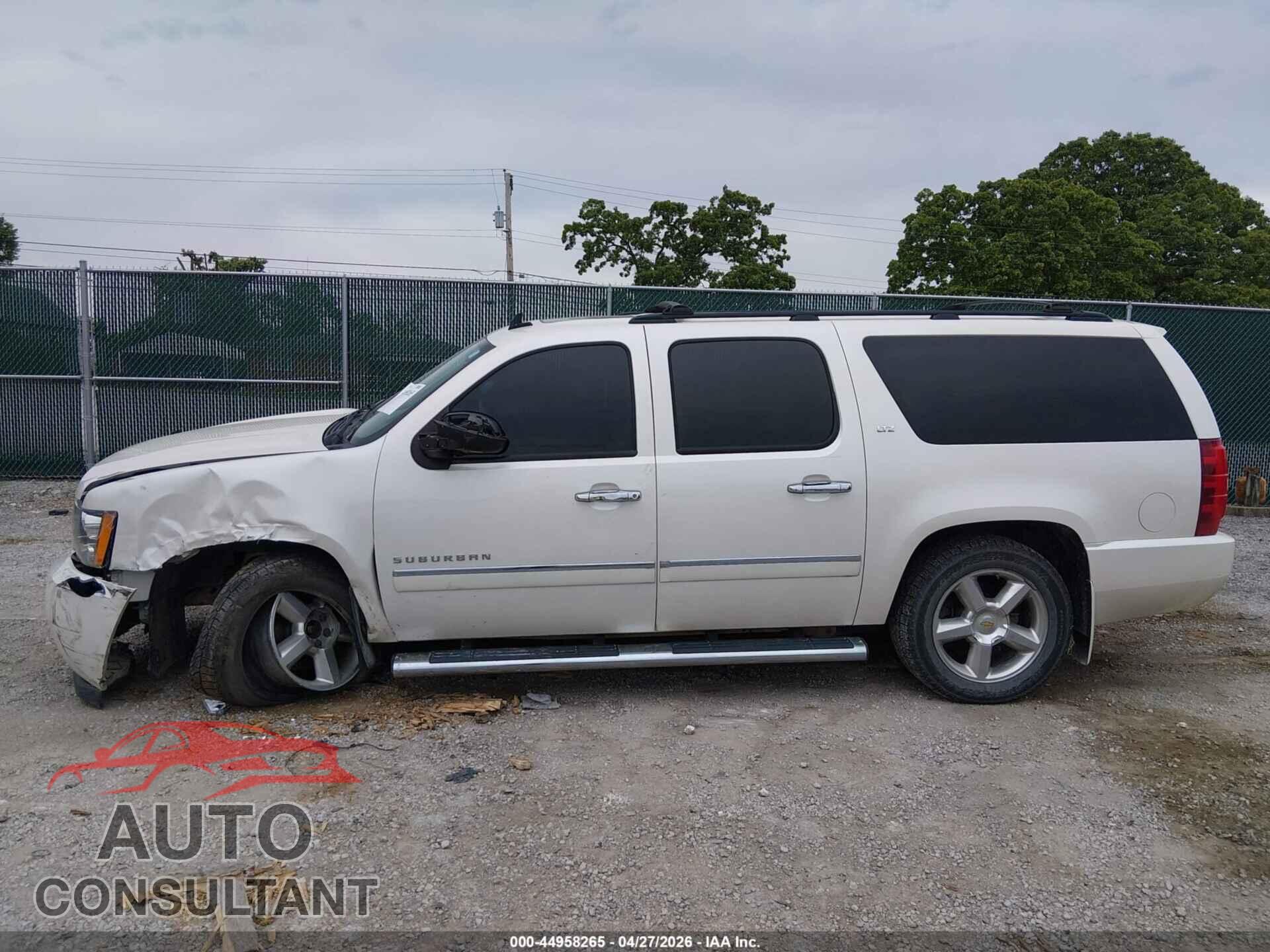 CHEVROLET SUBURBAN 1500 2013 - 1GNSKKE70DR193473