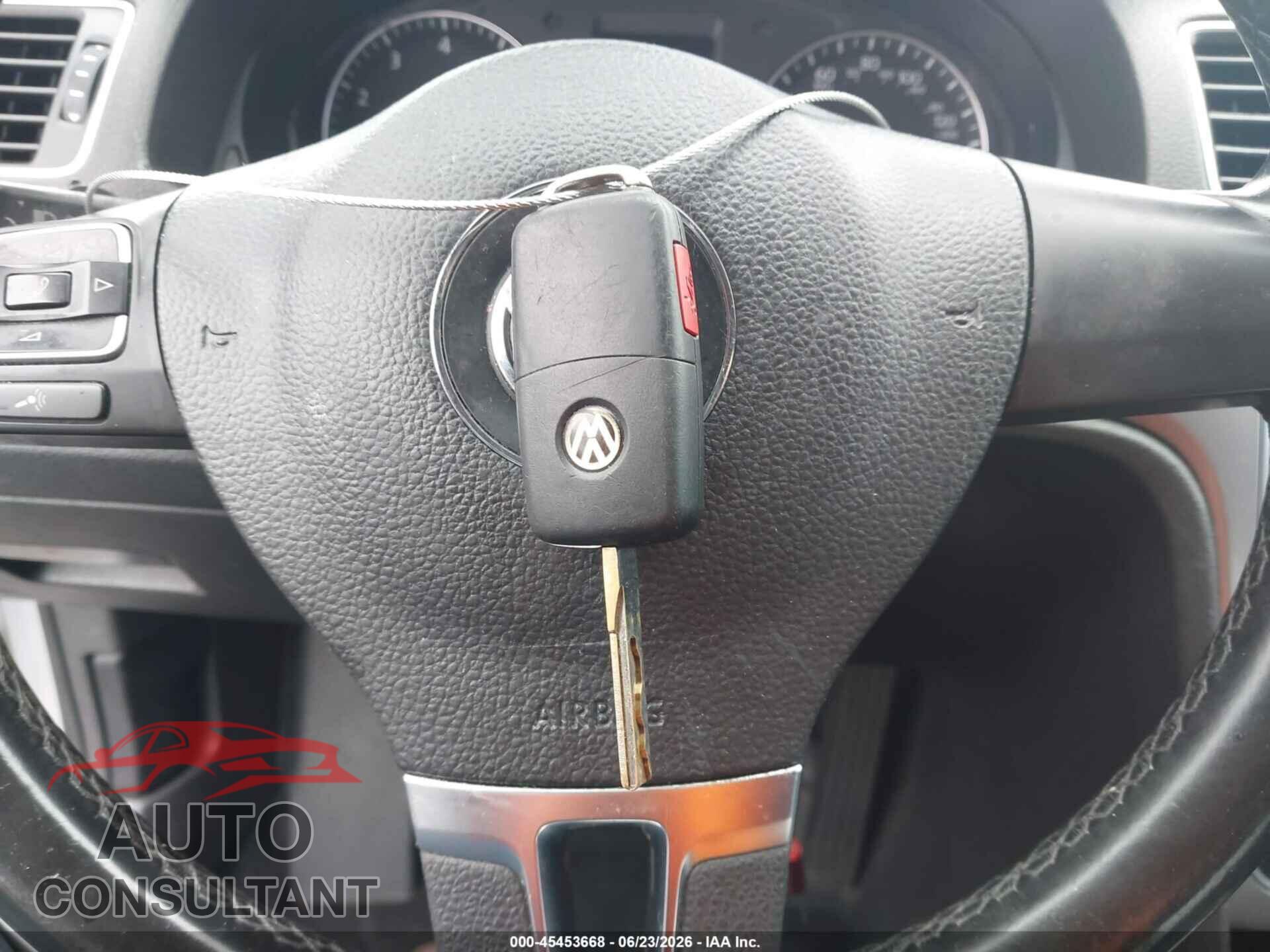 VOLKSWAGEN PASSAT 2015 - 1VWAT7A31FC010831
