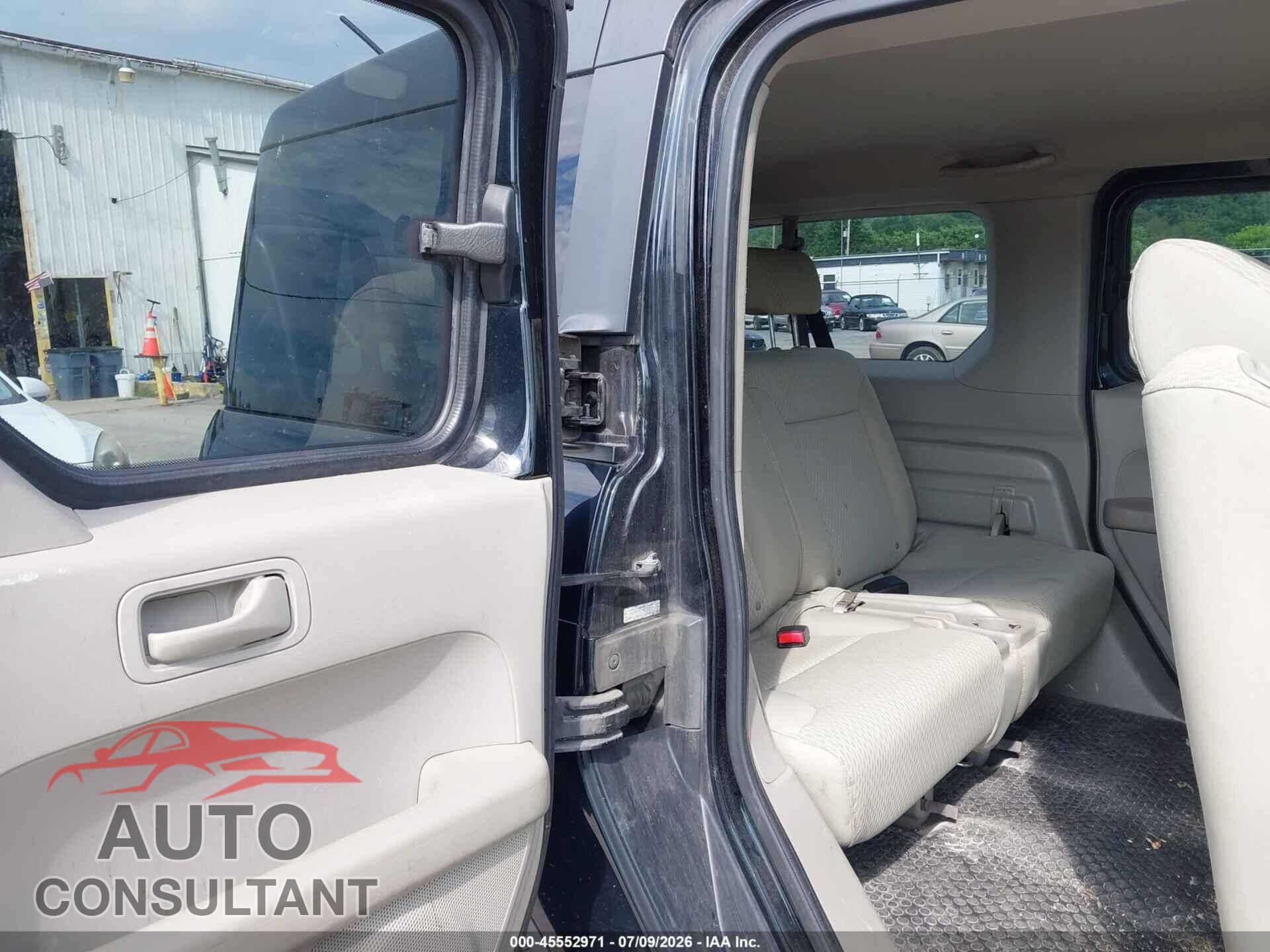 HONDA ELEMENT 2011 - 5J6YH1H35BL001740