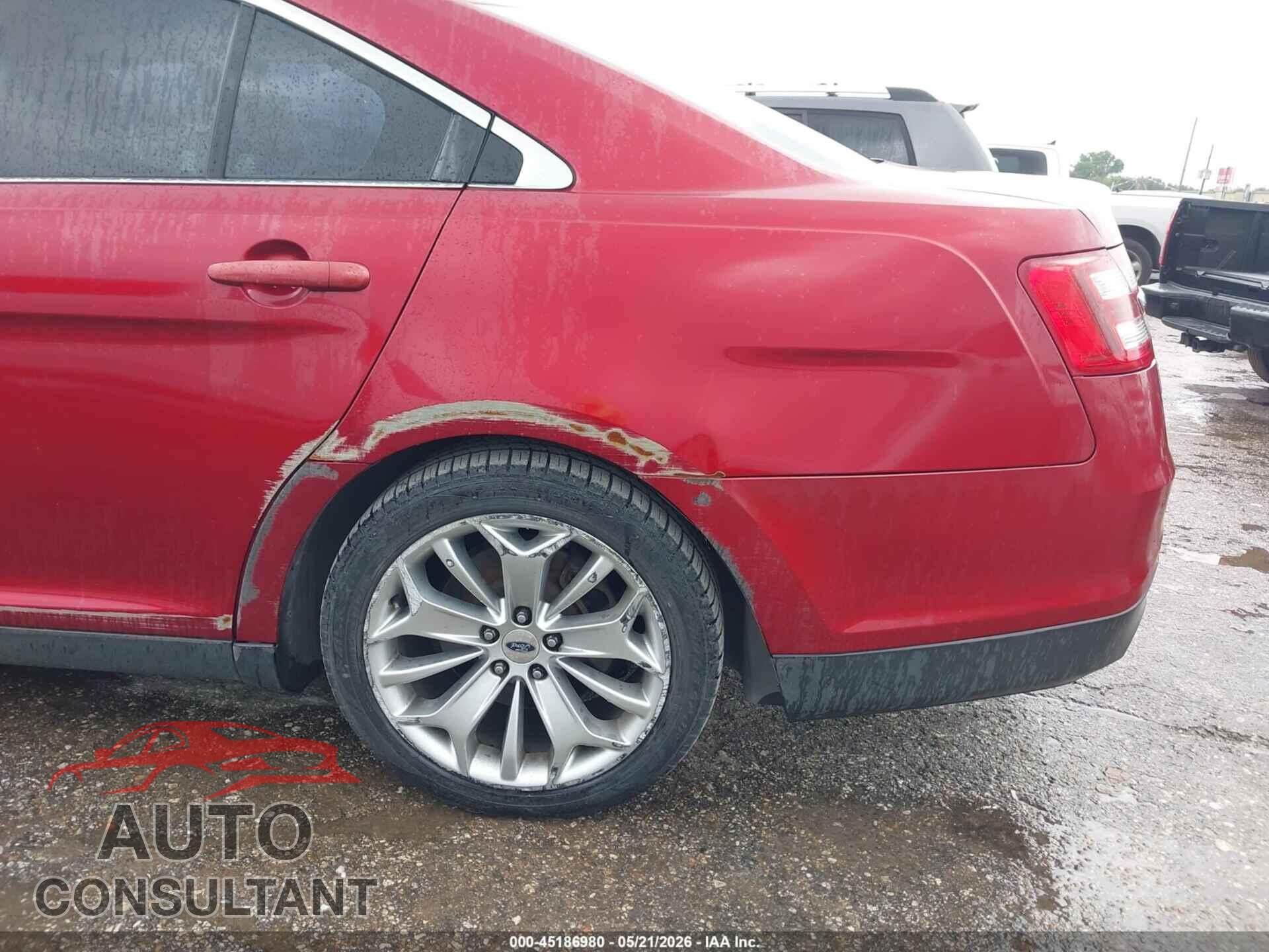 FORD TAURUS 2018 - 1FAHP2F83JG110434