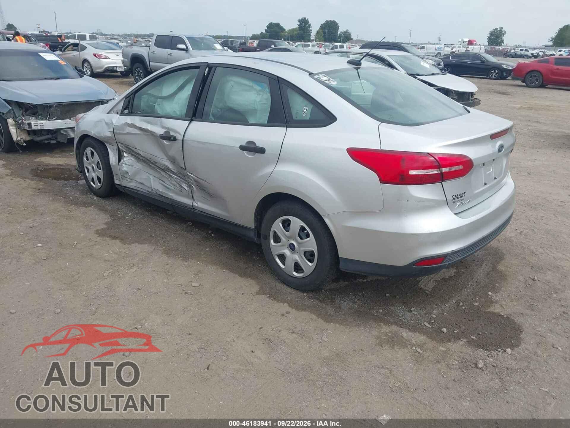 FORD FOCUS 2018 - 1FADP3E22JL256123