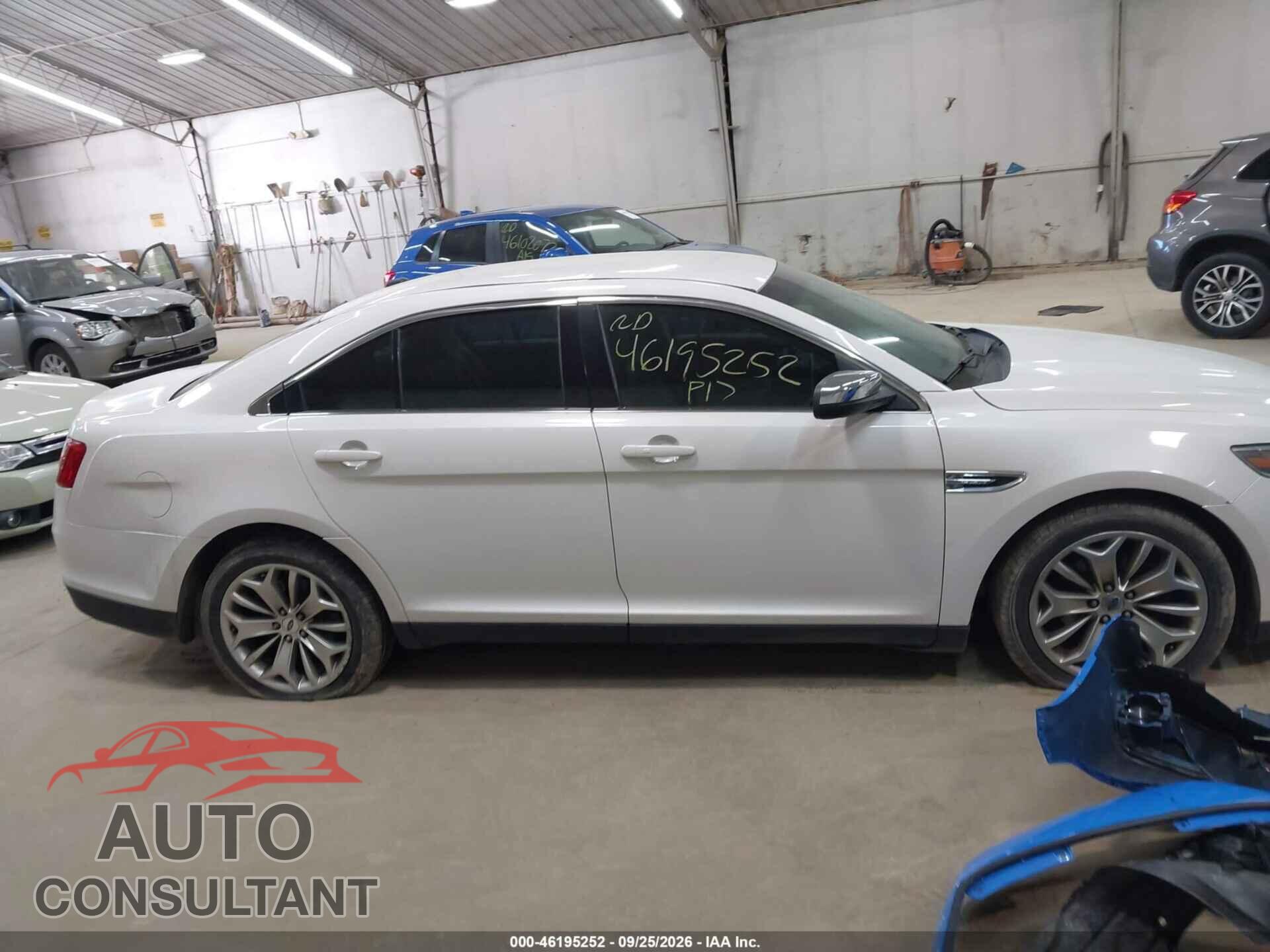 FORD TAURUS 2017 - 1FAHP2F85HG104404