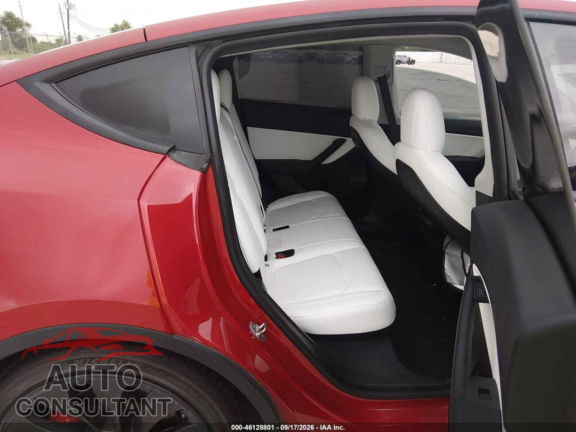 TESLA MODEL Y 2021 - 5YJYGDEF1MF194547