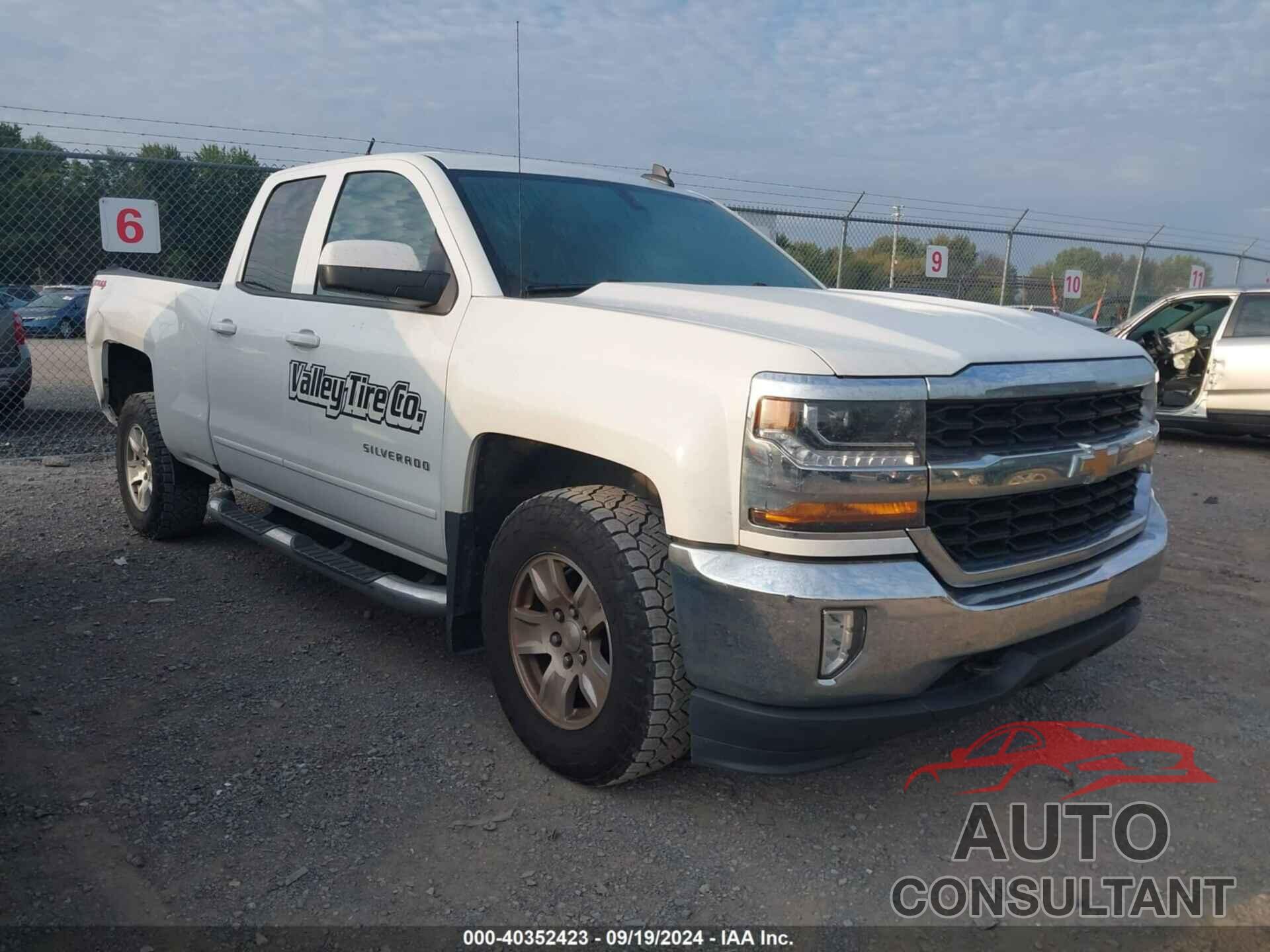 CHEVROLET SILVERADO 1500 2018 - 1GCVKREC8JZ268573