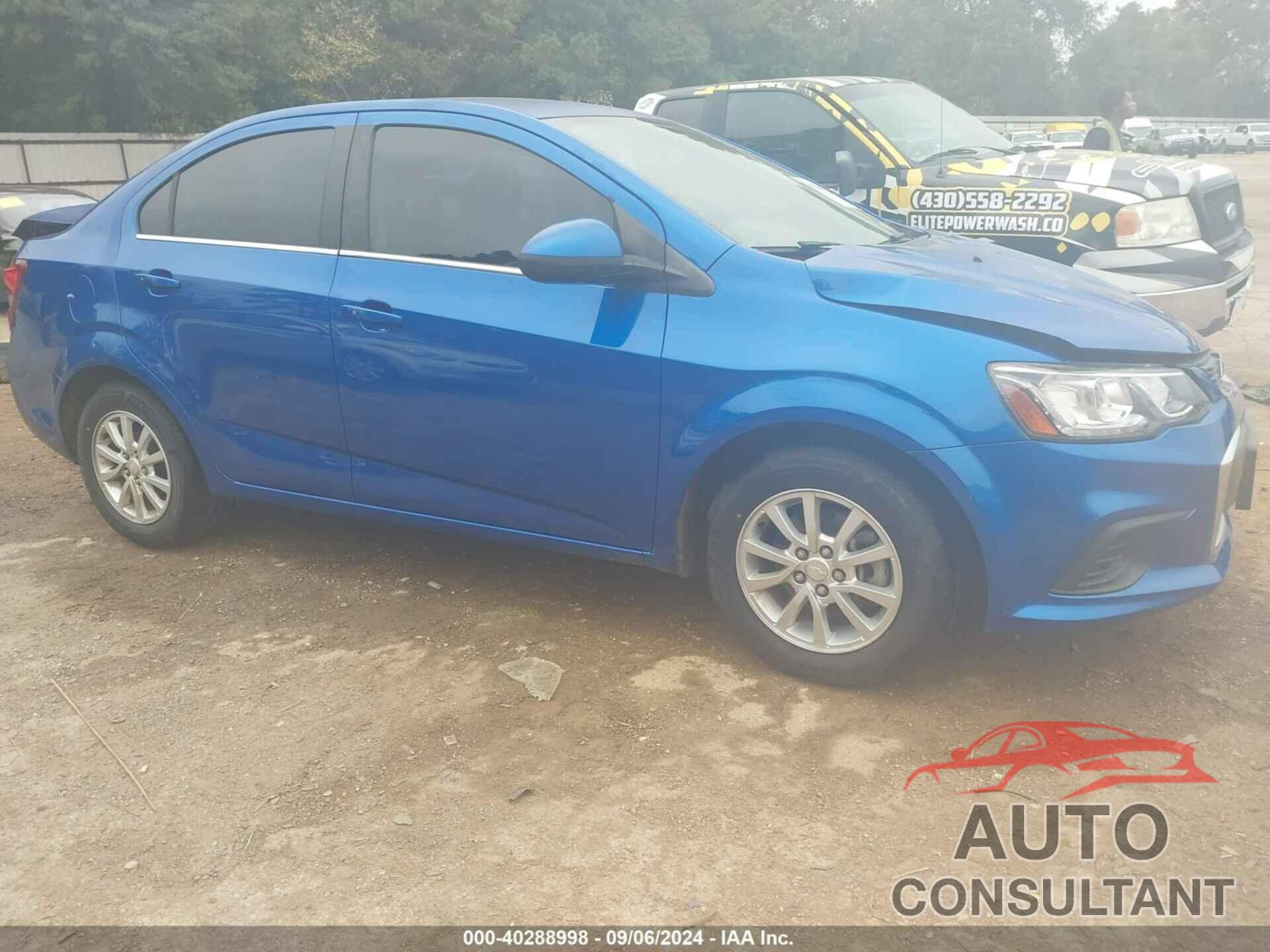 CHEVROLET SONIC 2018 - 1G1JD5SB6J4100711