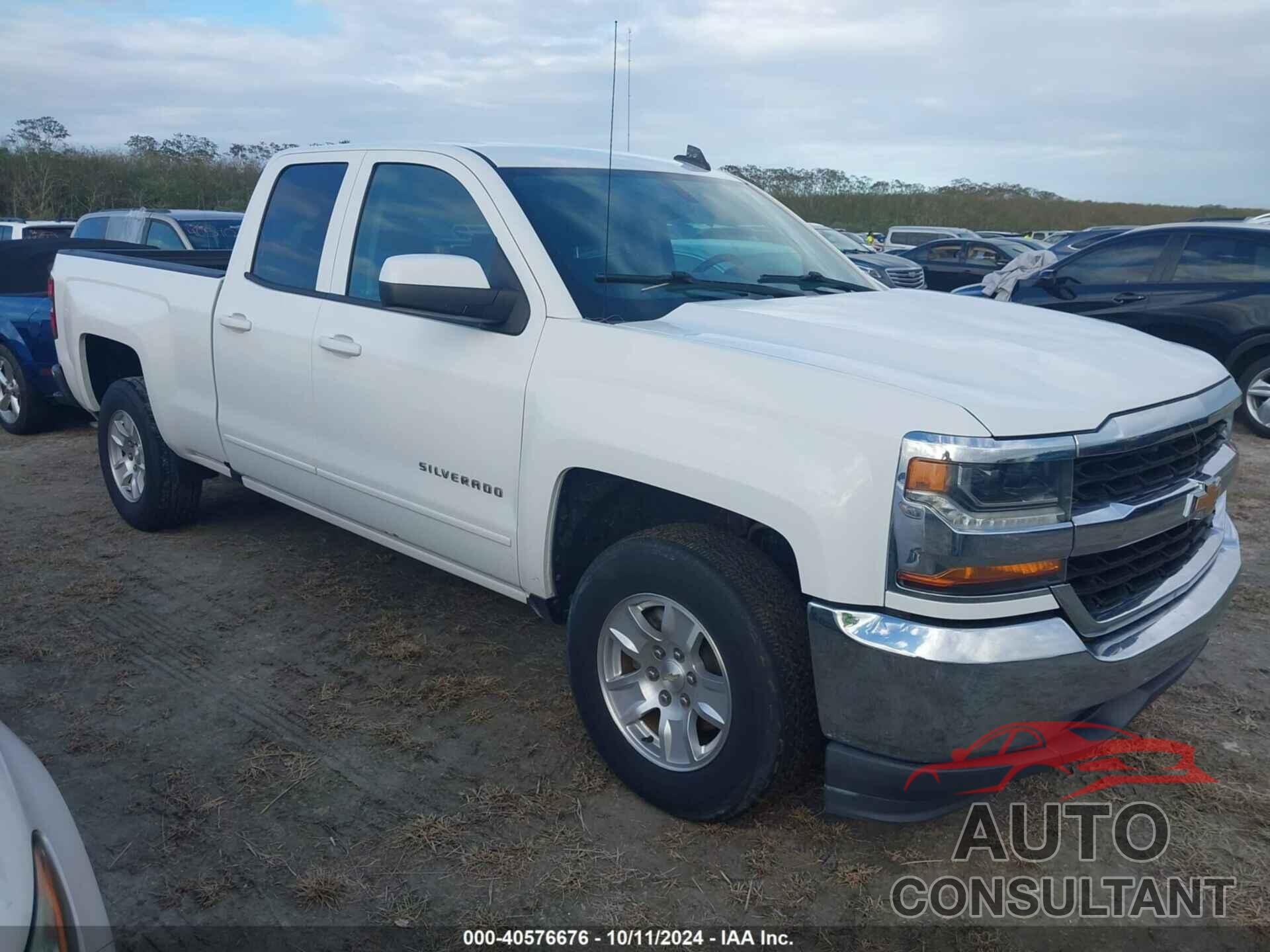 CHEVROLET SILVERADO 1500 2018 - 1GCRCREH6JZ137653