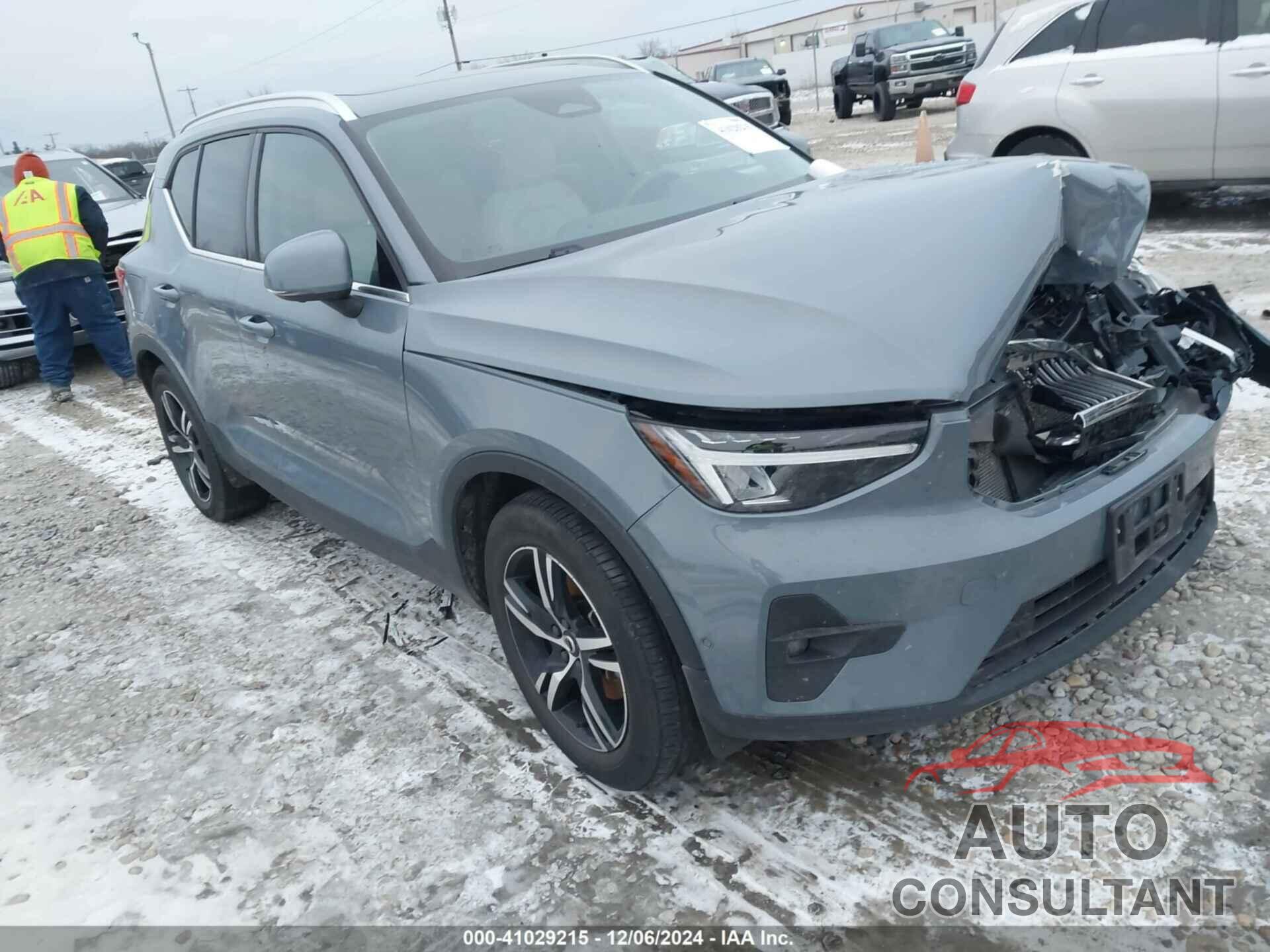 VOLVO XC40 2023 - YV4L12UE6P2047721