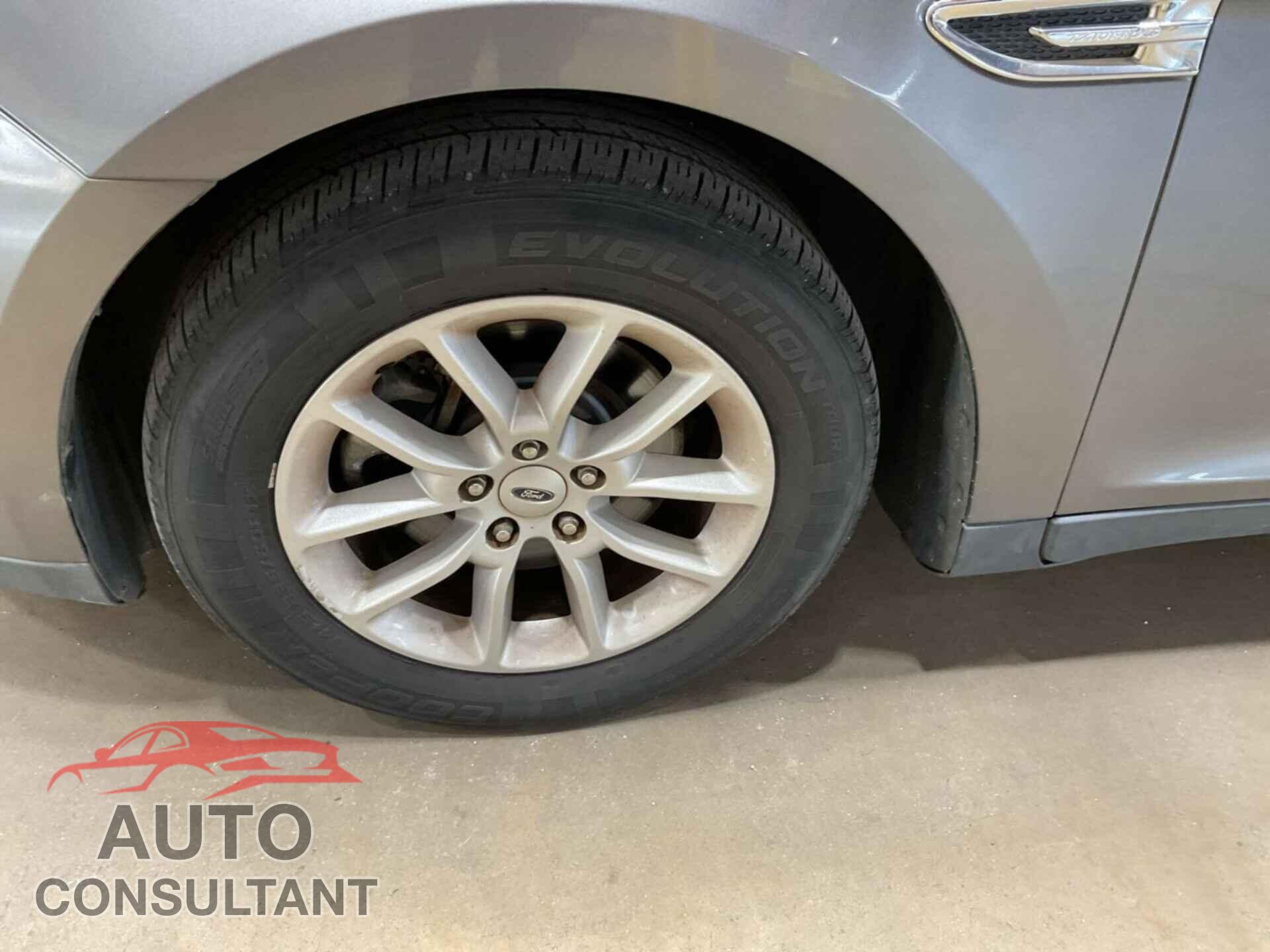 FORD TAURUS 2013 - 1FAHP2D84DG137617
