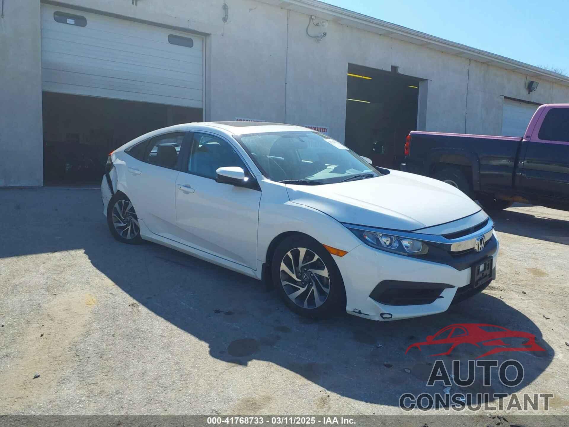 HONDA CIVIC 2018 - 2HGFC2F75JH511025