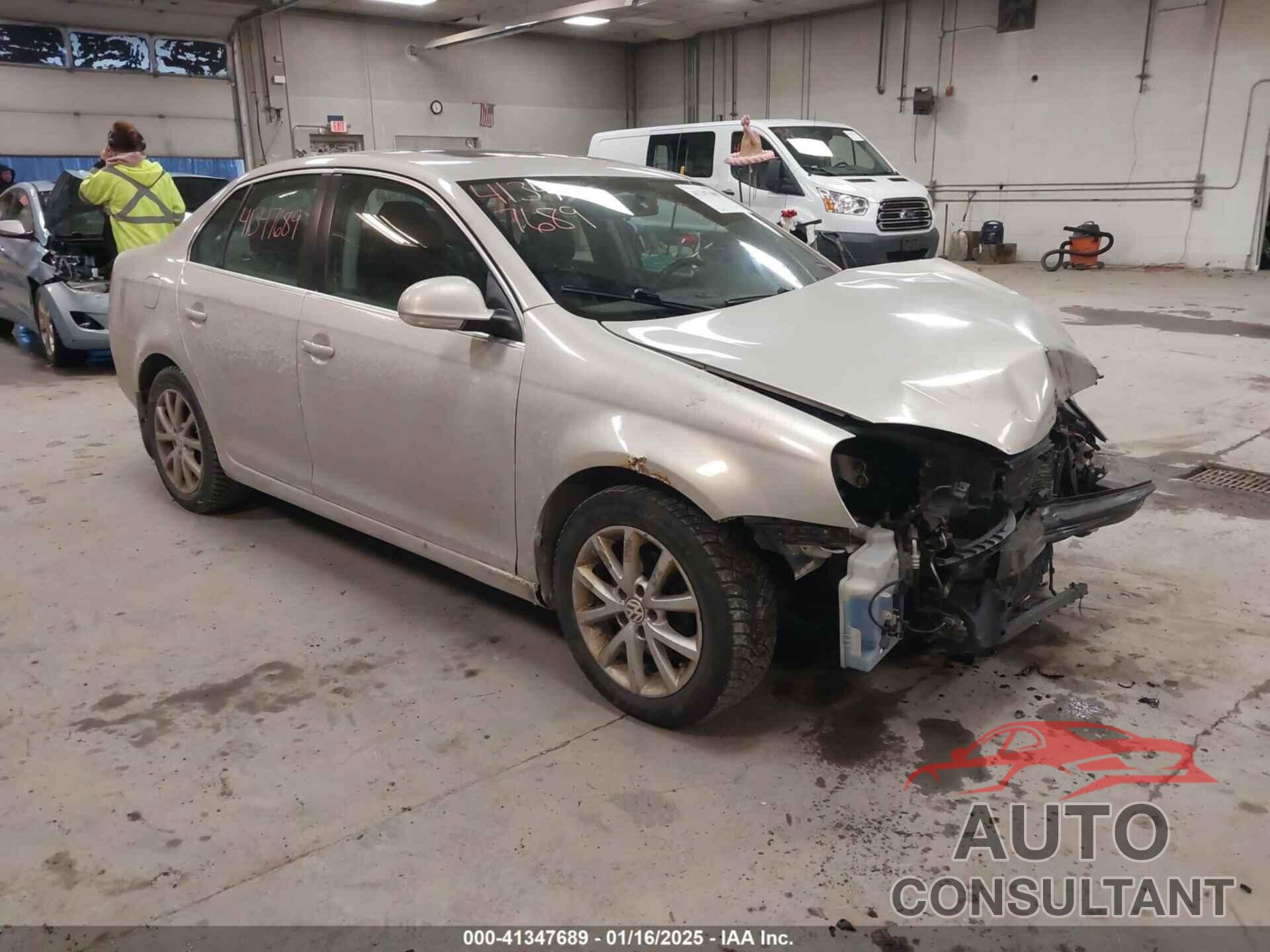 VOLKSWAGEN JETTA 2010 - 3VWRZ7AJ8AM050752