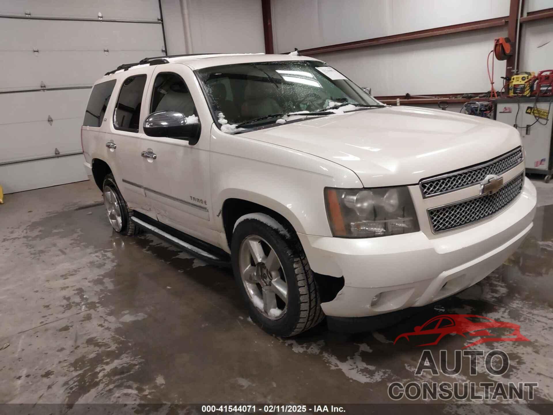 CHEVROLET TAHOE 2011 - 1GNSKCE05BR217546