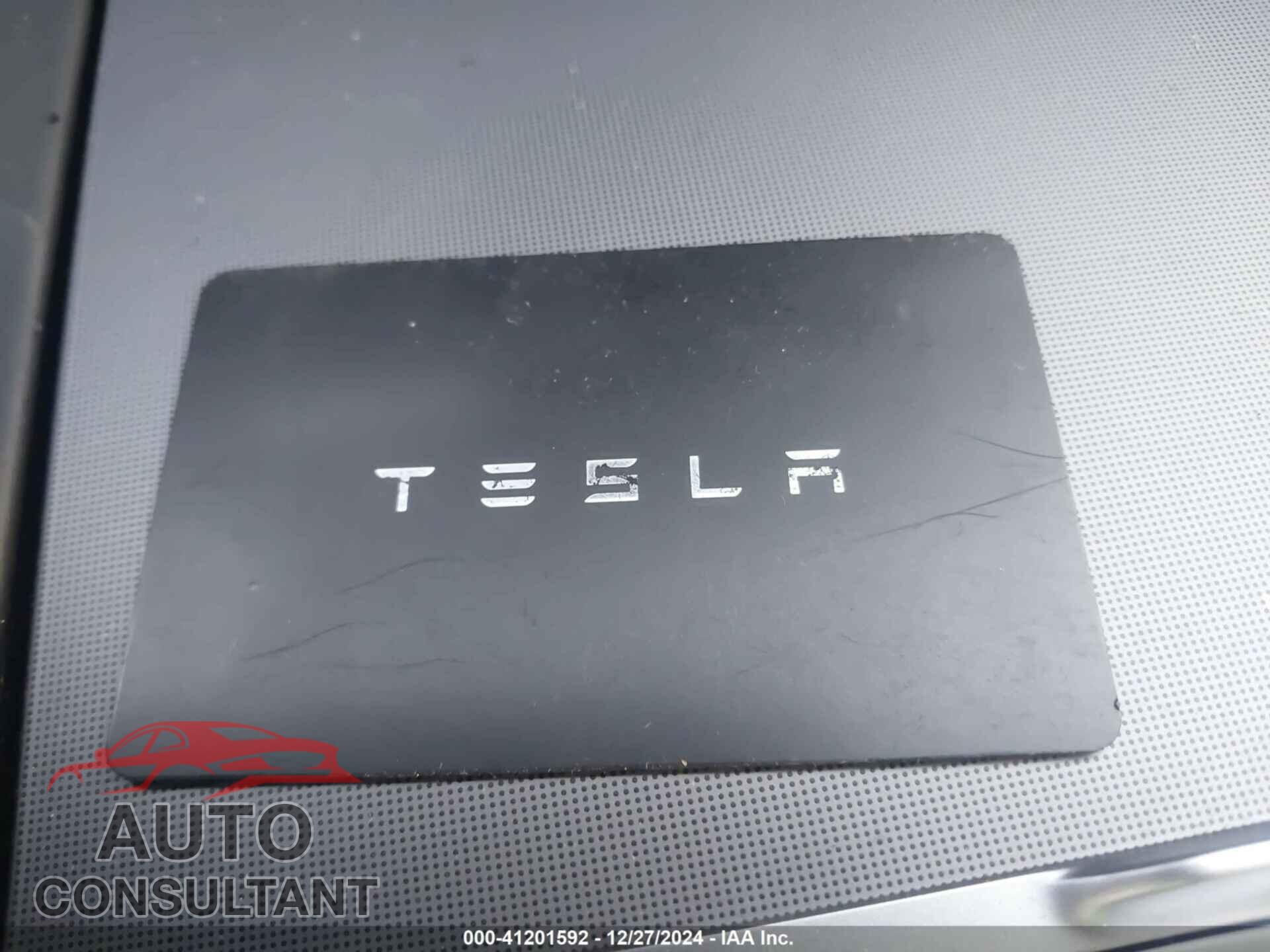 TESLA MODEL 3 2024 - 5YJ3E1EA8RF869143